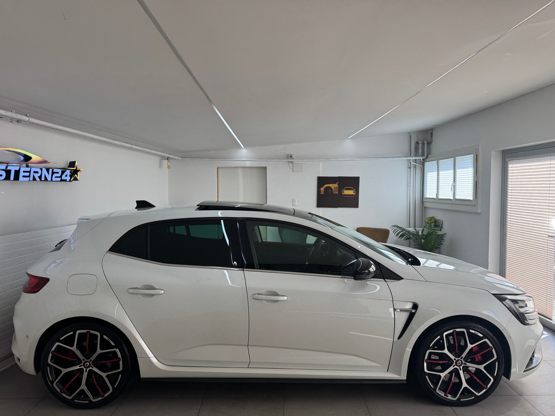 RENAULT Mégane Trophy 300 EDC*CH-Fahrzeug*Panoramadach*Frisch MFK*-image-7