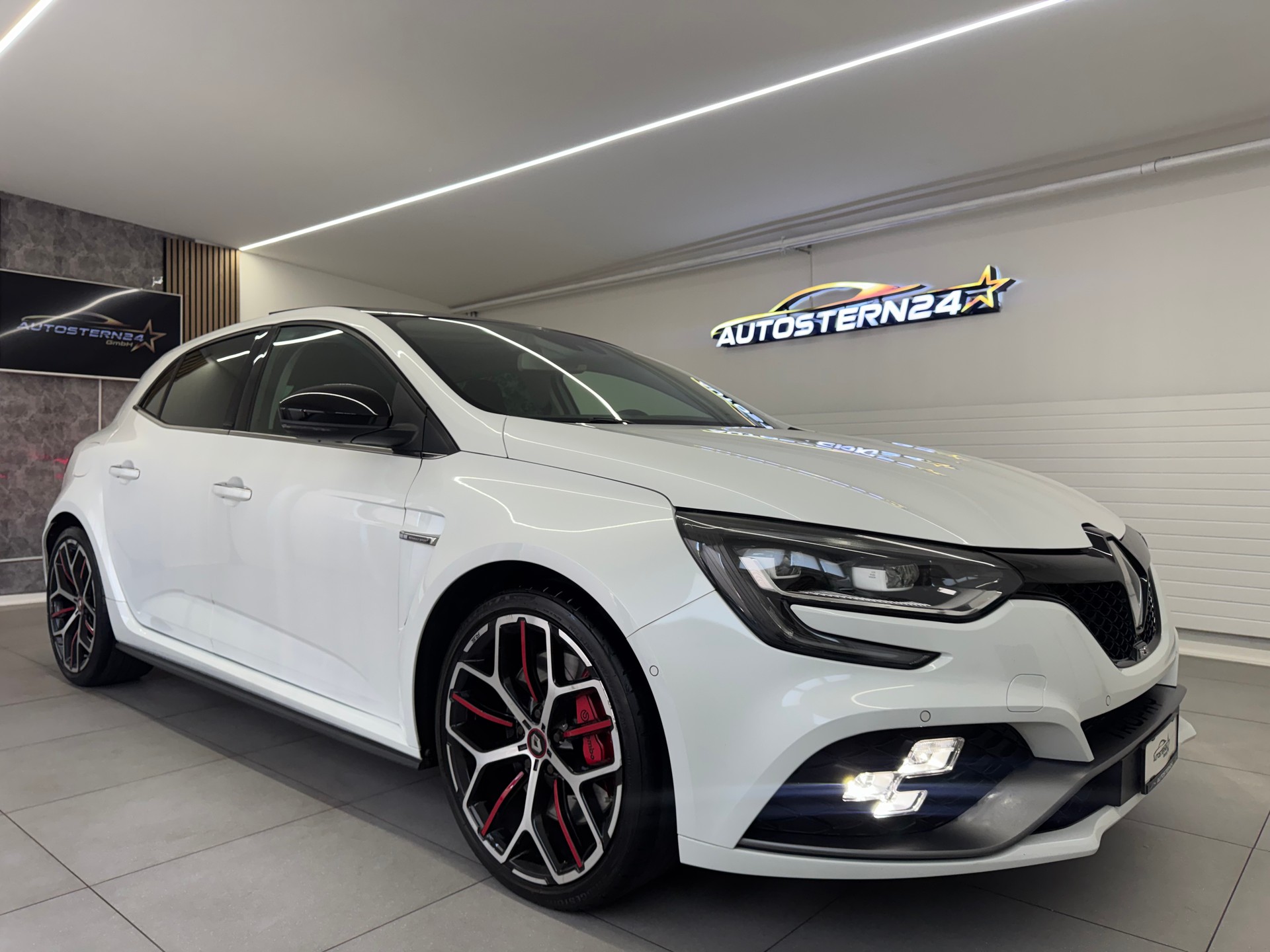 RENAULT Mégane Trophy 300 EDC*CH-Fahrzeug*Panoramadach*Frisch MFK*-image-1