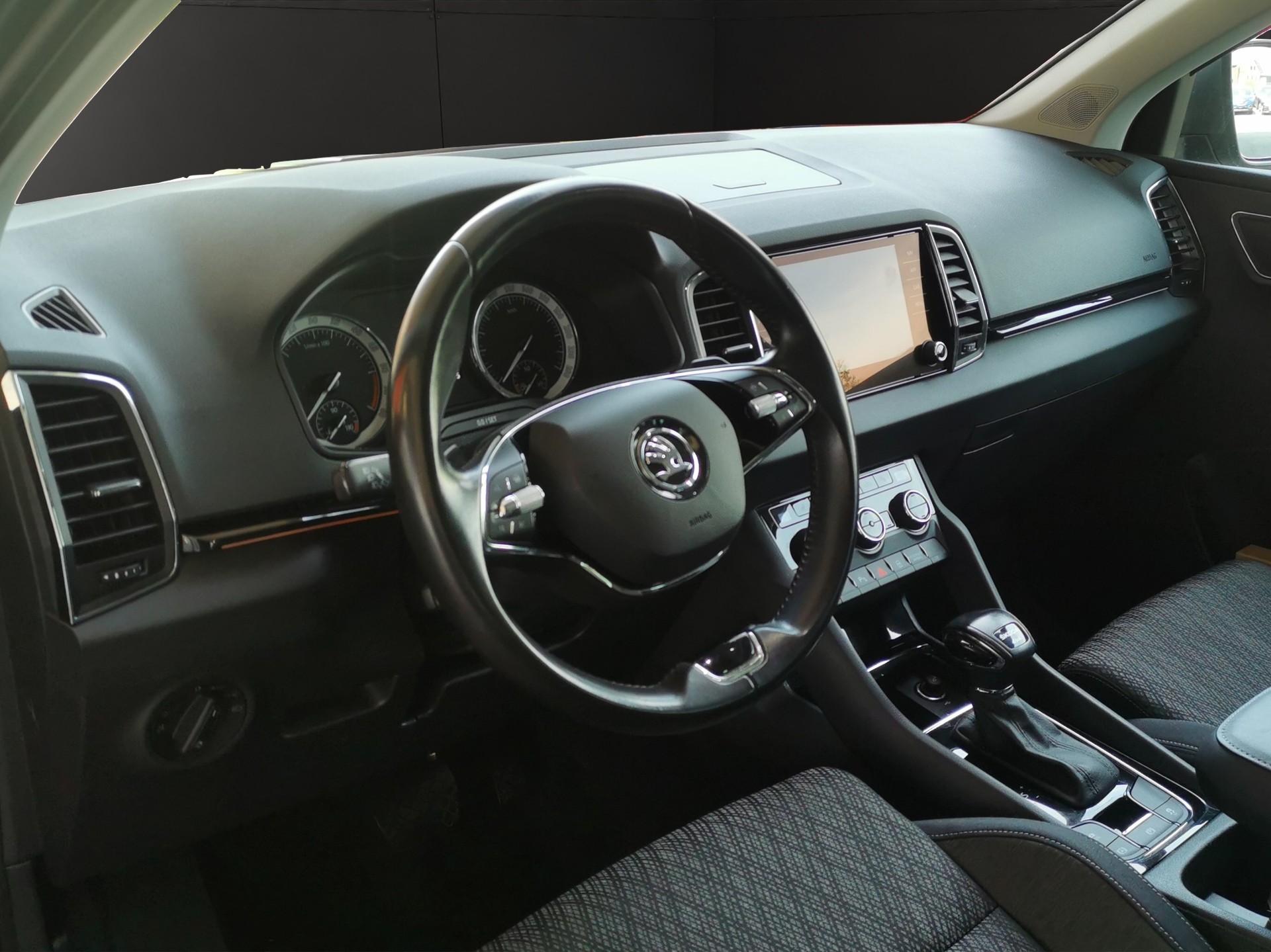 SKODA Karoq 2.0 TDI CR Style 4x4 DSG-image-9