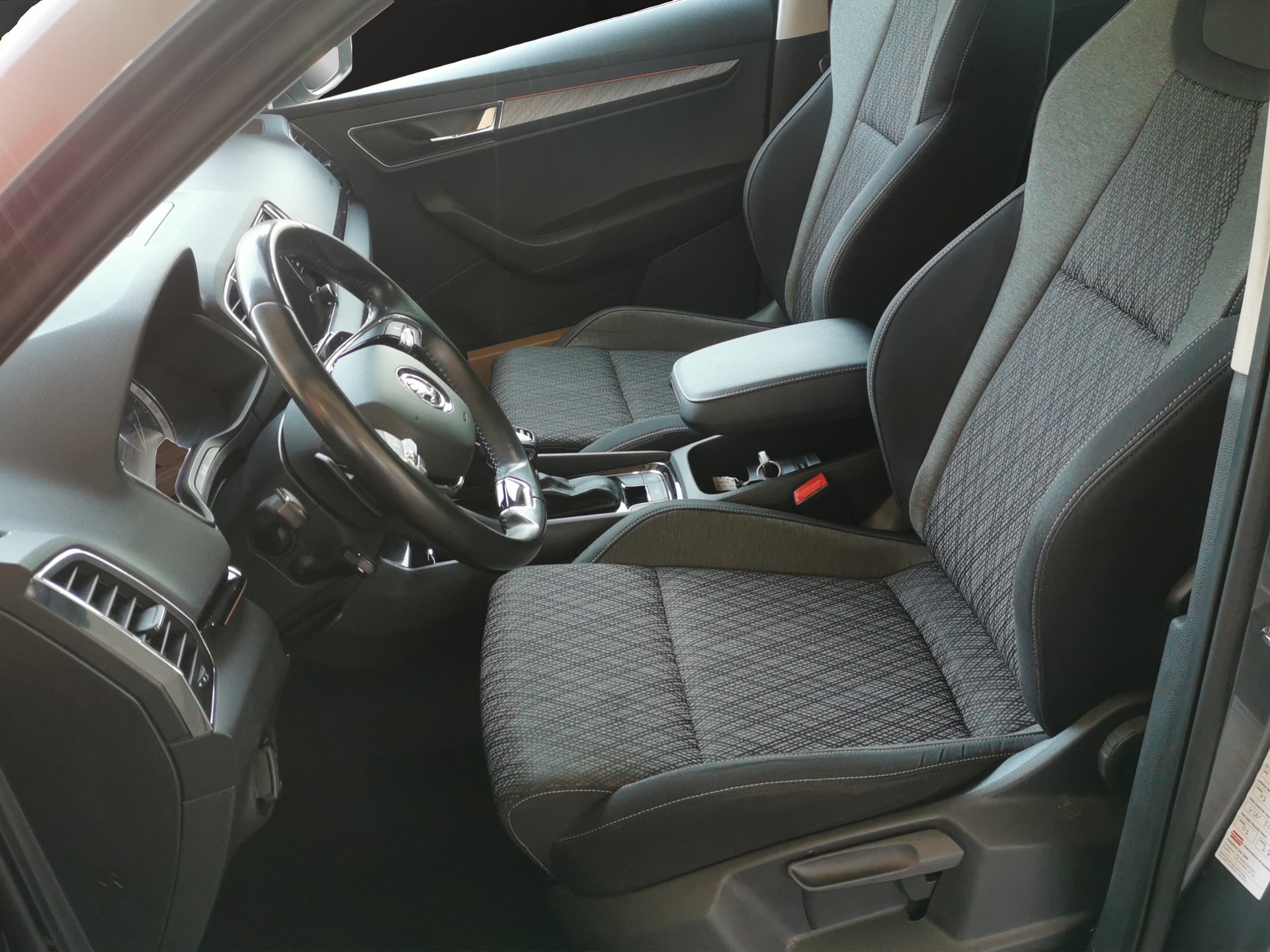 SKODA Karoq 2.0 TDI CR Style 4x4 DSG-image-11