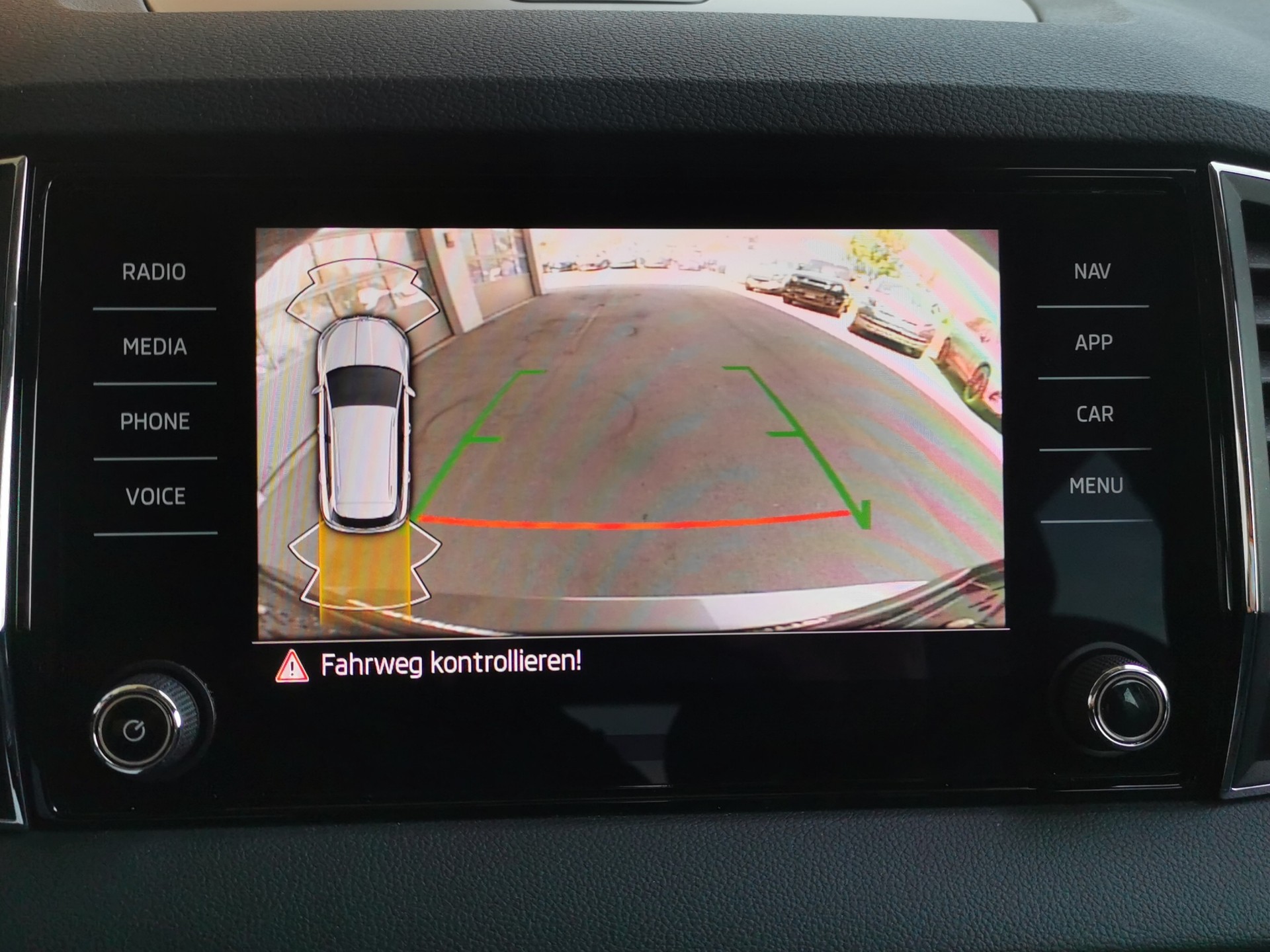 SKODA Karoq 2.0 TDI CR Style 4x4 DSG-image-19