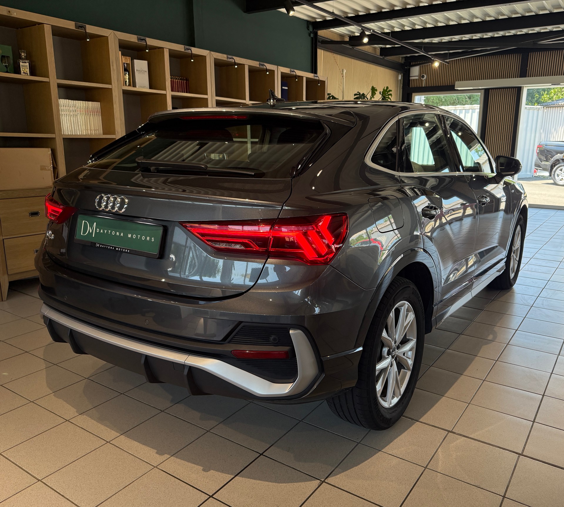 AUDI Q3 Sportback 35 TFSI S line S-tronic-image-4