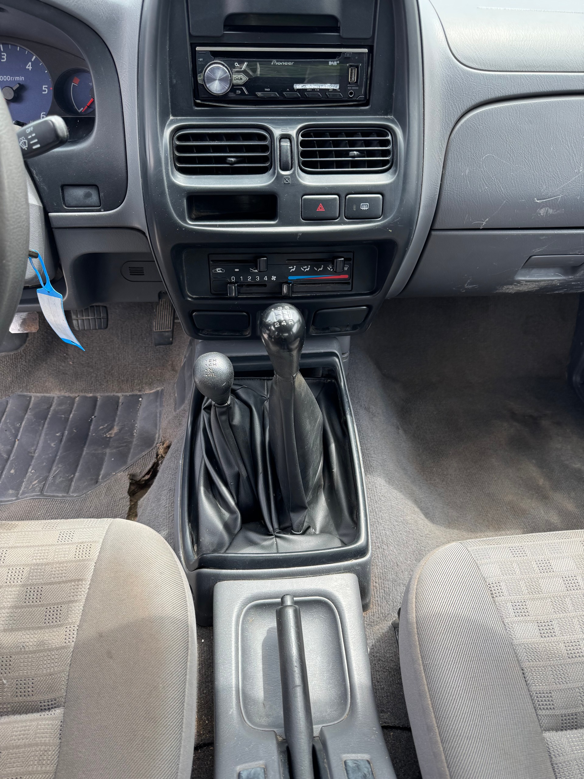 NISSAN King Cab 2.5 Di 4x4-image-12