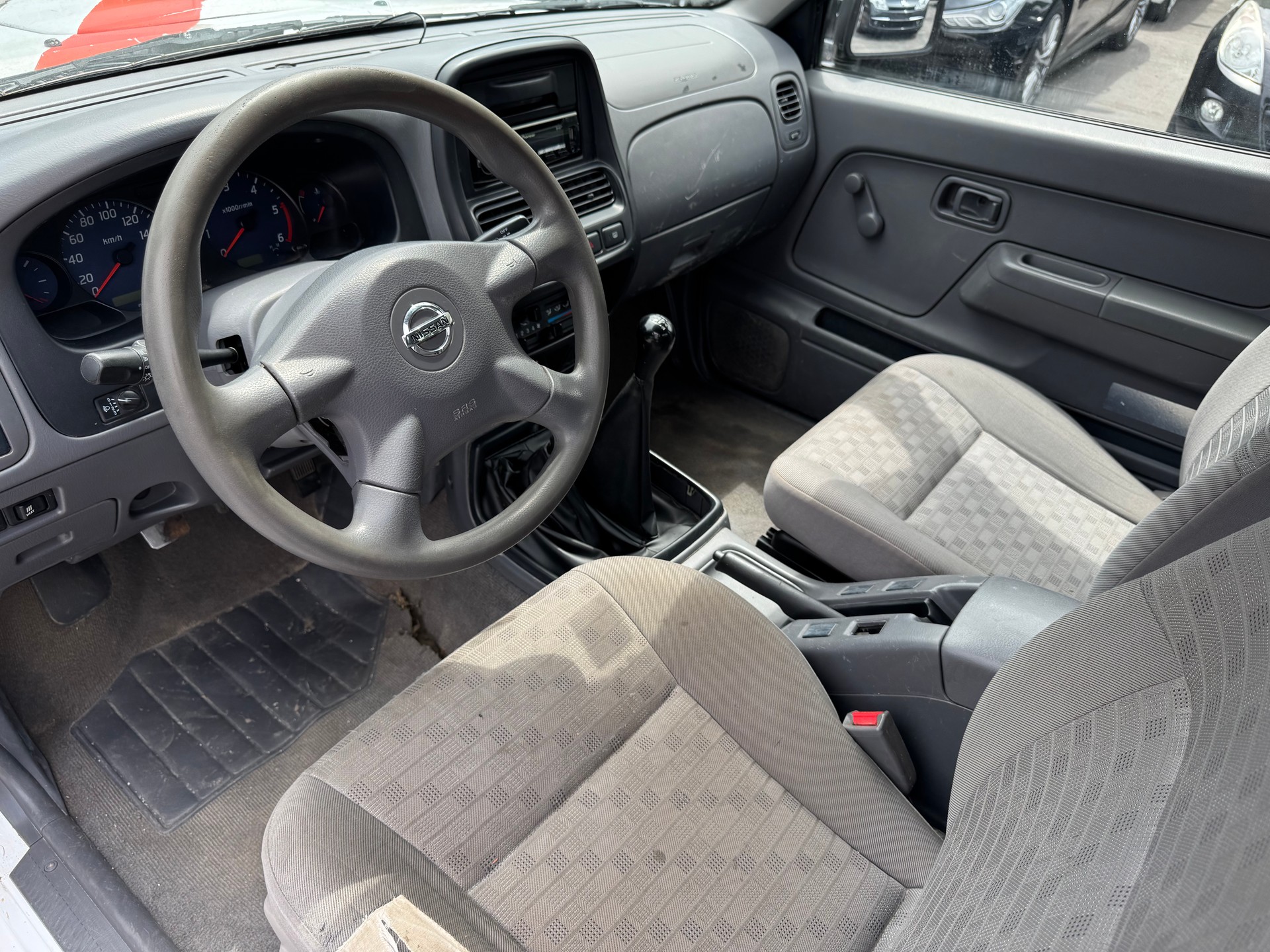 NISSAN King Cab 2.5 Di 4x4-image-10