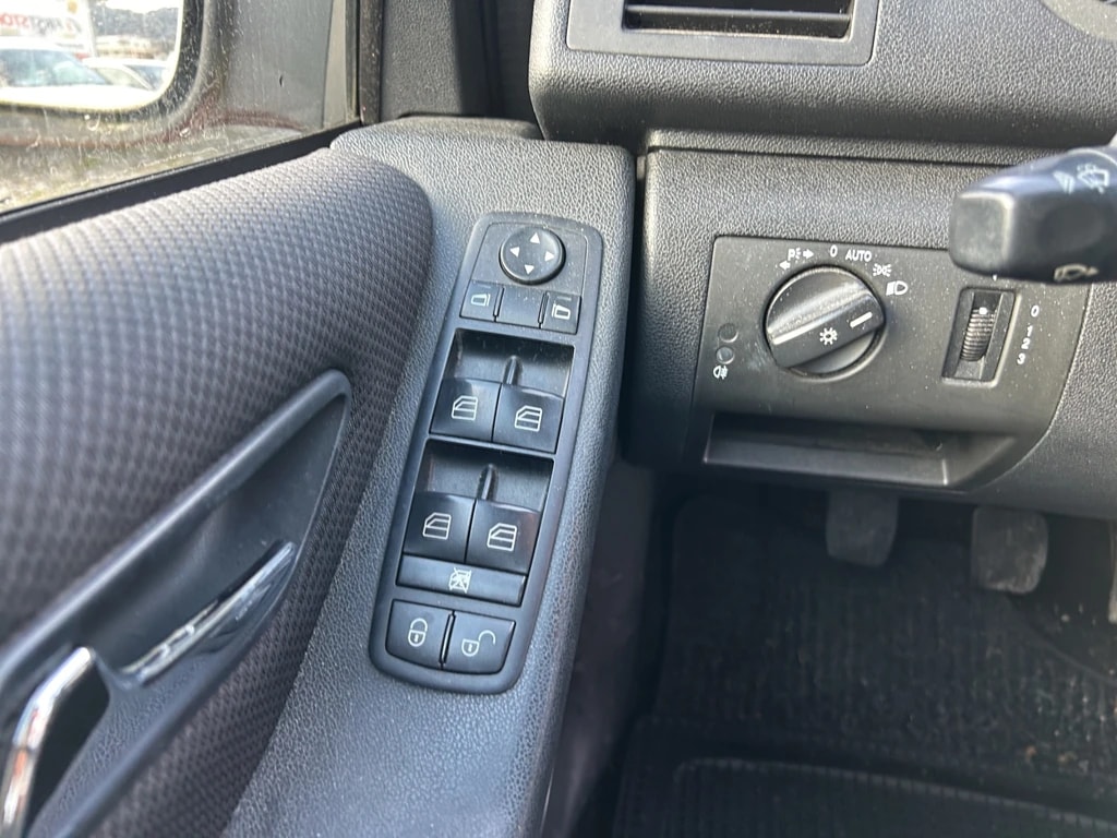 MERCEDES-BENZ A 180 (170) Classic Autotronic-image-12