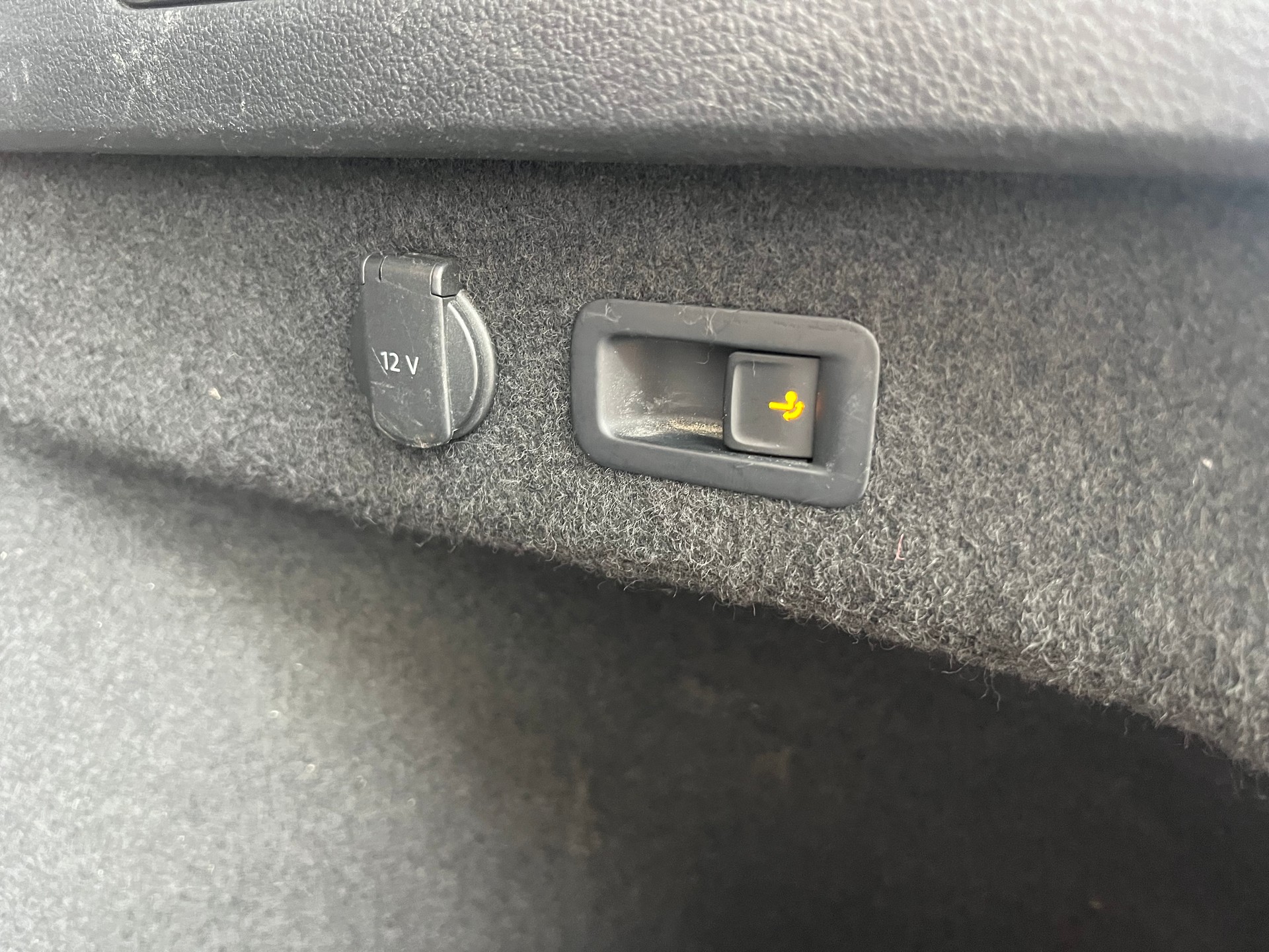 VW Passat Variant 2.0 TDI BMT Highline*Apple Carplay*-image-18