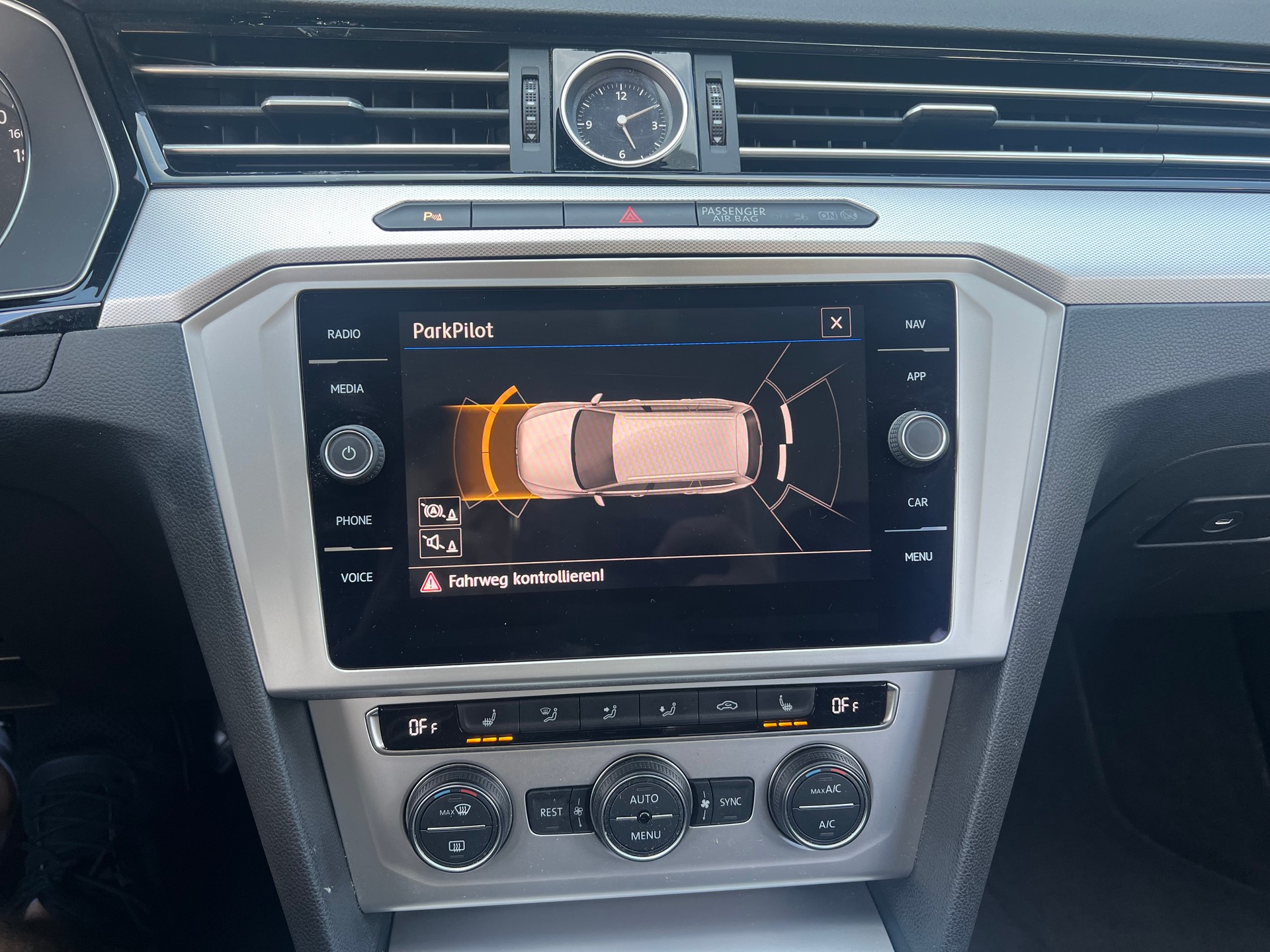 VW Passat Variant 2.0 TDI BMT Highline*Apple Carplay*-image-10