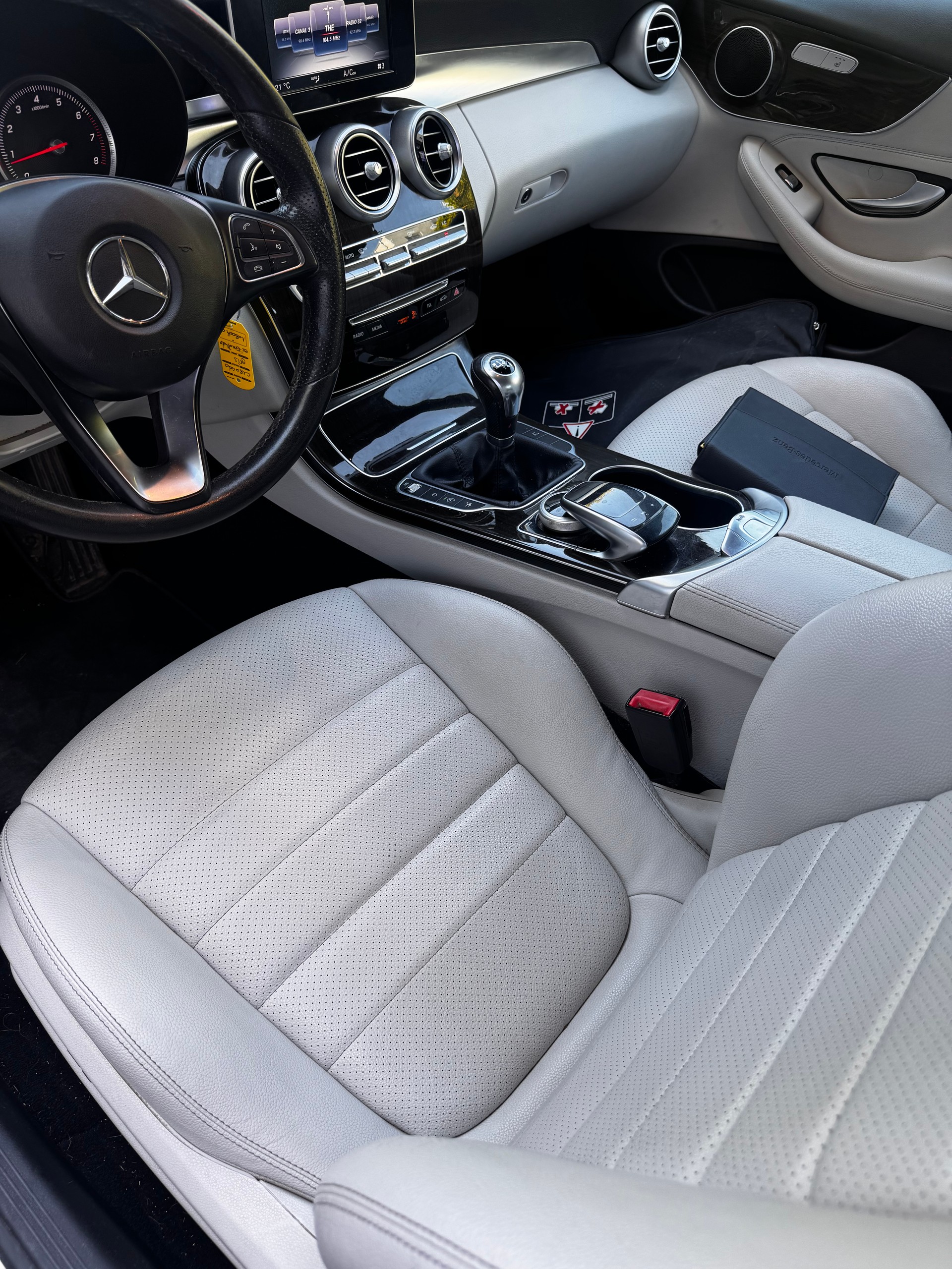 MERCEDES-BENZ C 180 Cabriolet-image-4