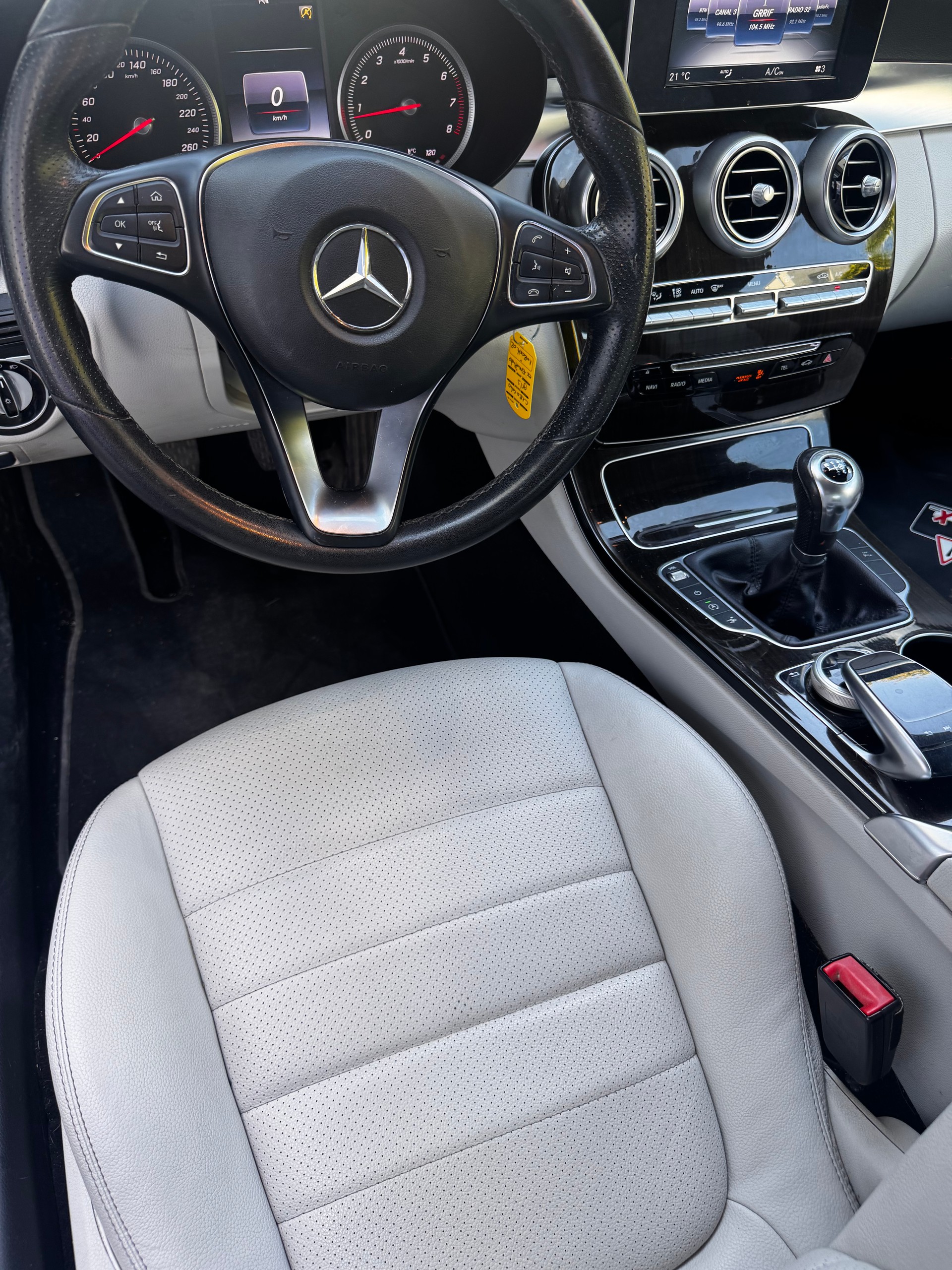 MERCEDES-BENZ C 180 Cabriolet-image-5