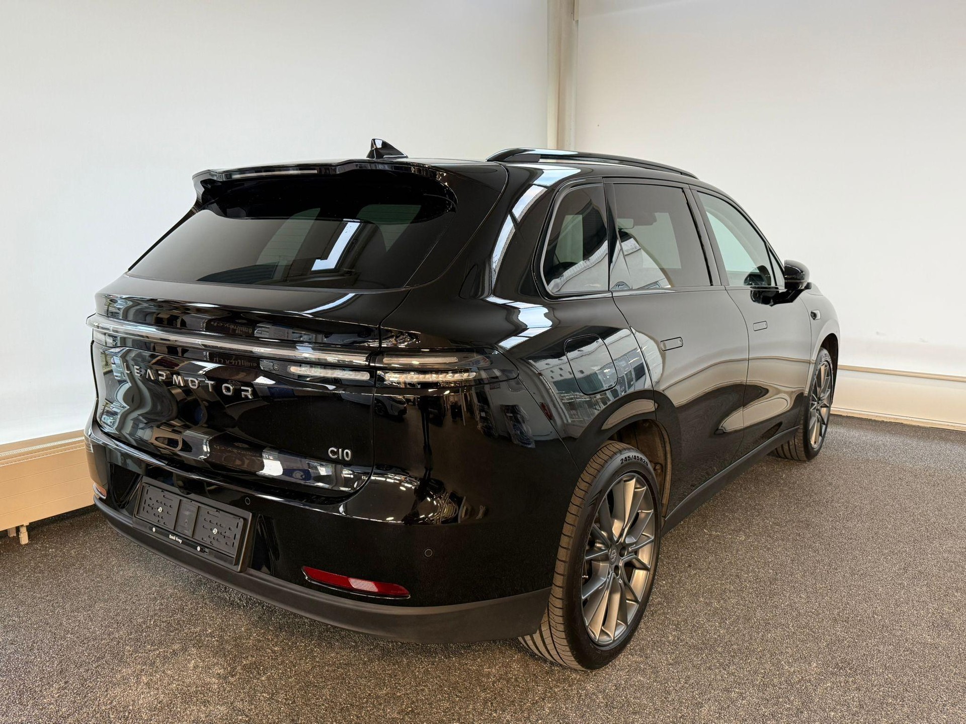 LEAPMOTOR C10 1.5 Hybrid EV-showroom-element-3