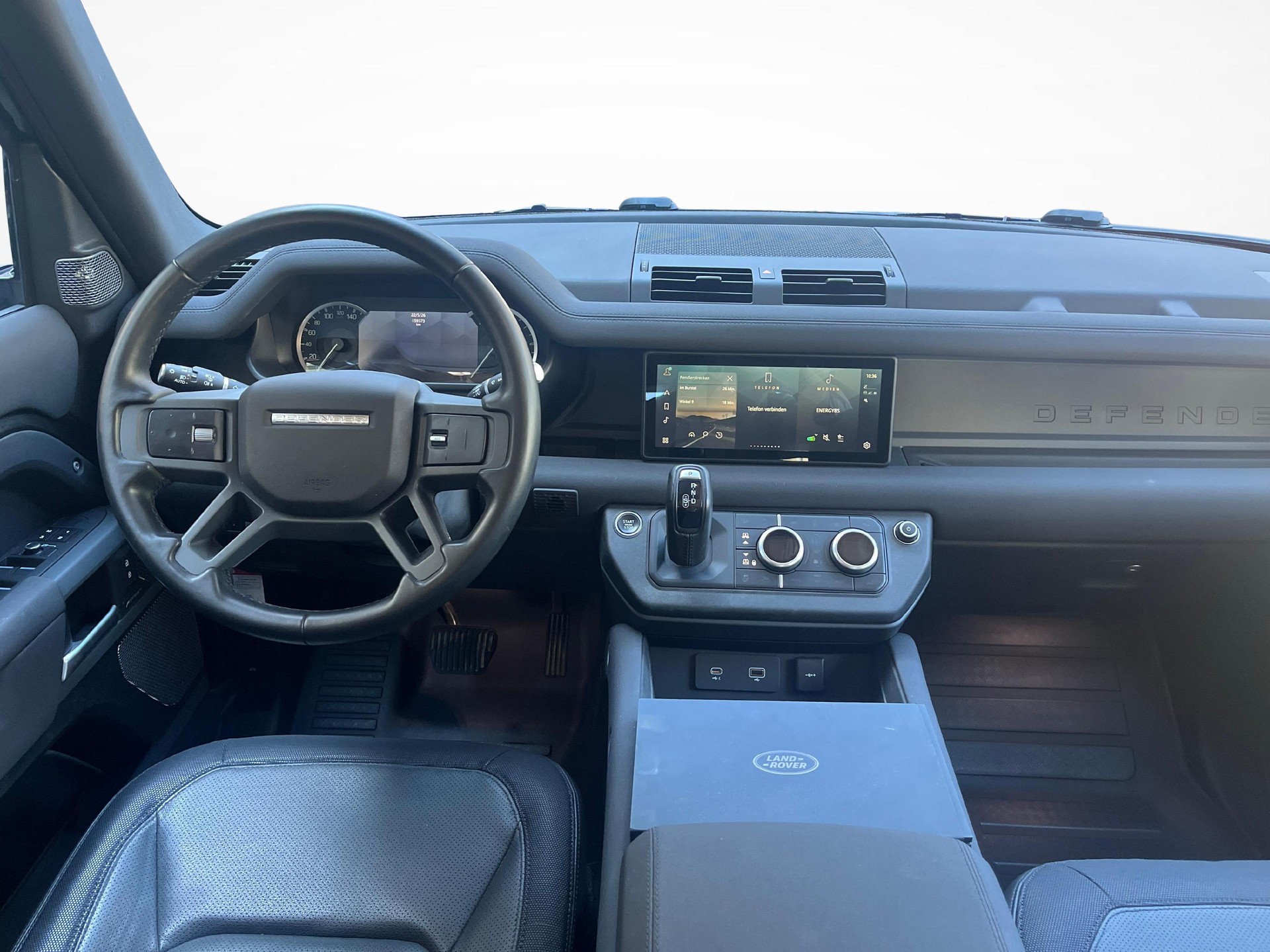 LAND ROVER Defender 110 3.0 D I6 250 X-Dynamic SE-image-8