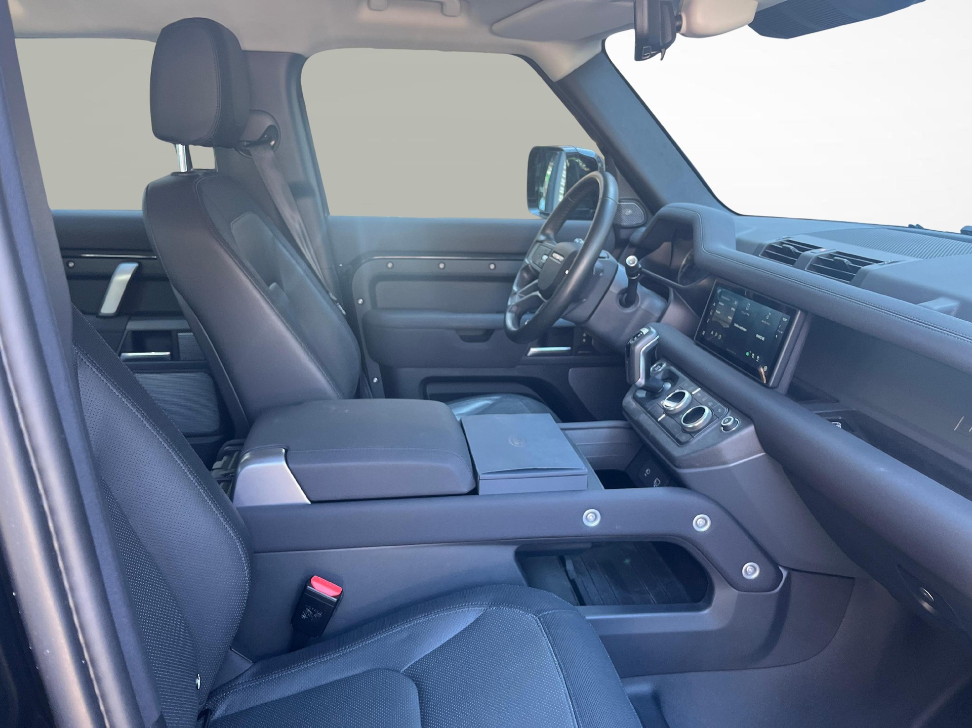 LAND ROVER Defender 110 3.0 D I6 250 X-Dynamic SE-image-9