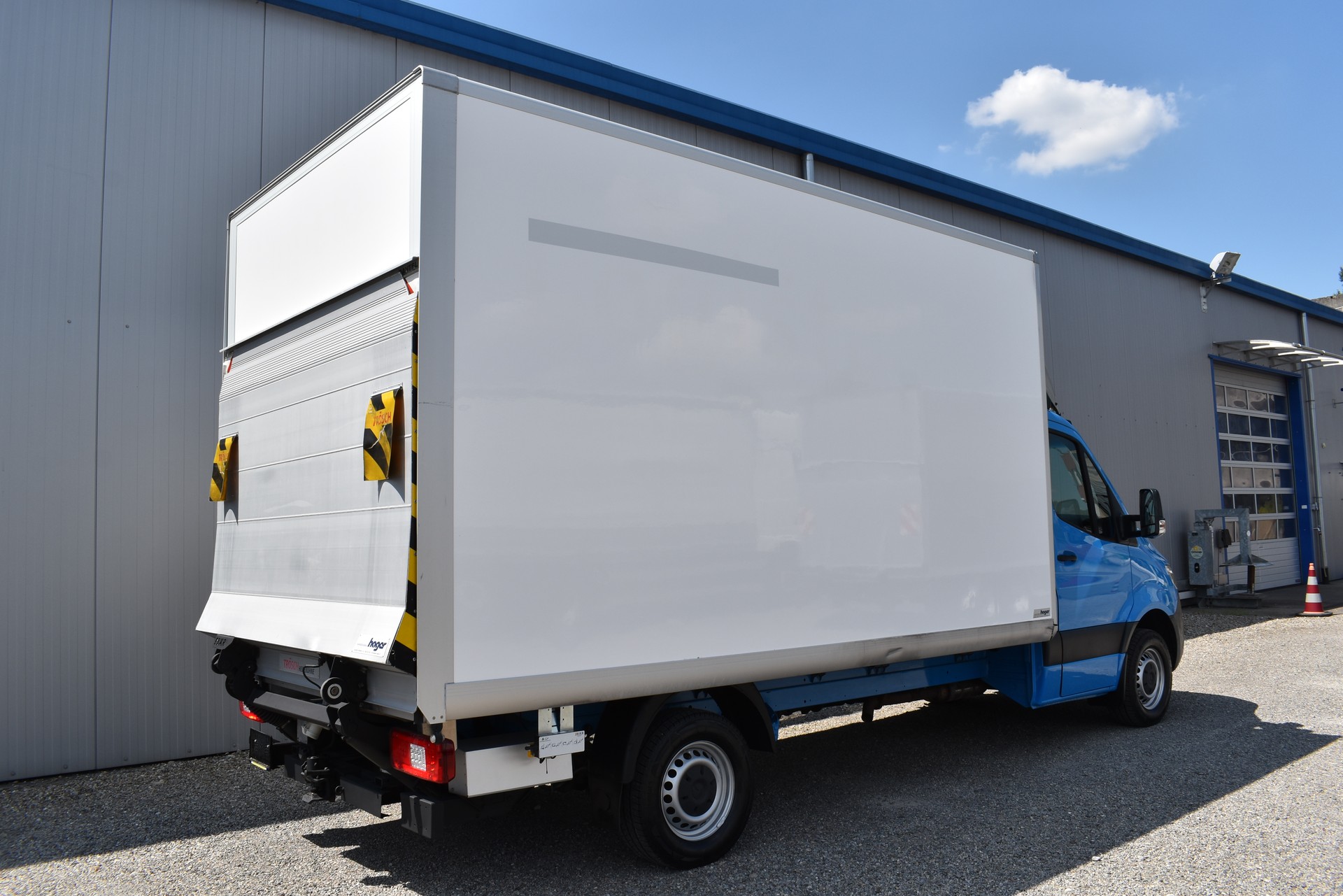 MERCEDES-BENZ Sprinter 319 CDI Lang 3.0L V6 AHK-image-1