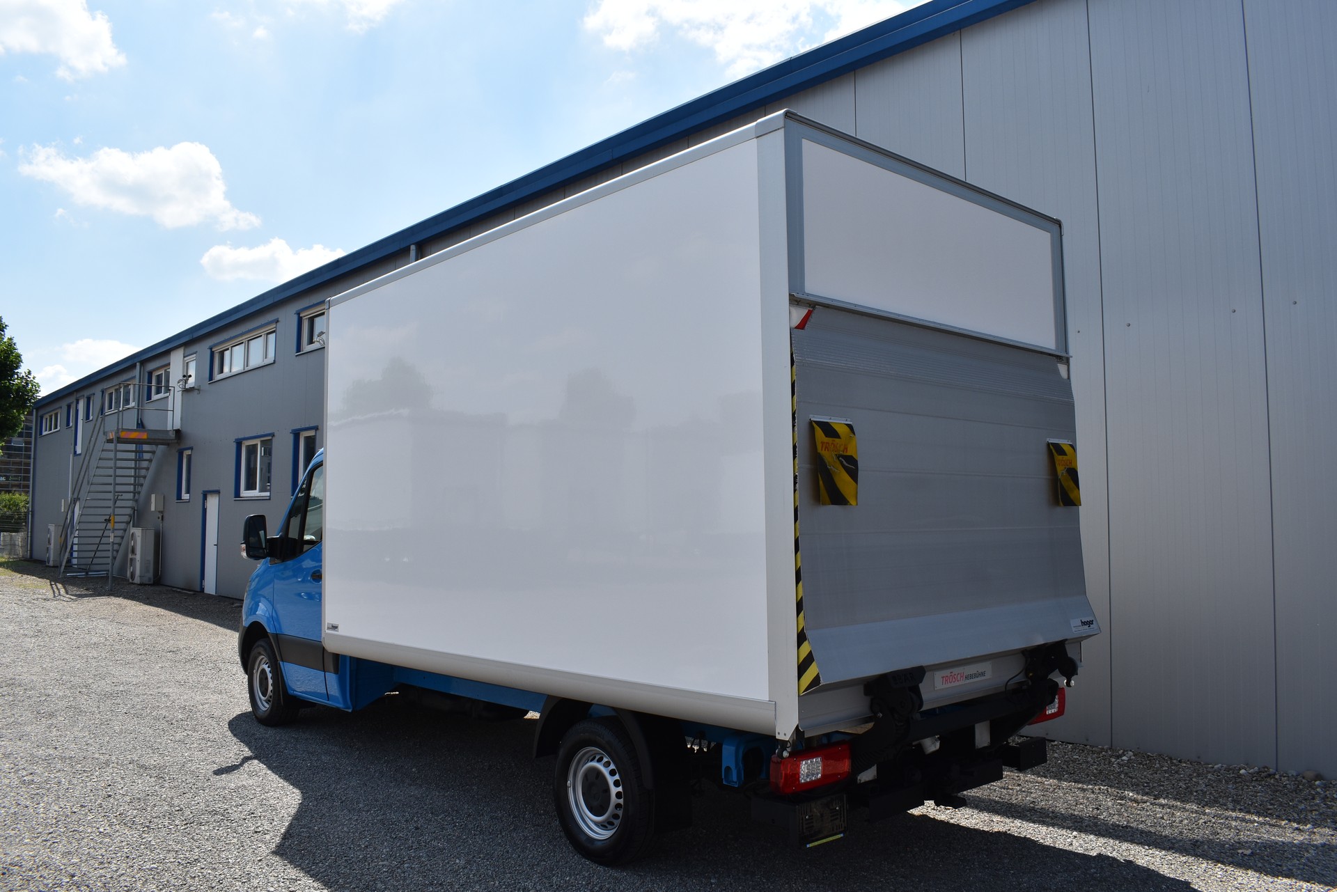 MERCEDES-BENZ Sprinter 319 CDI Lang 3.0L V6 AHK-image-3