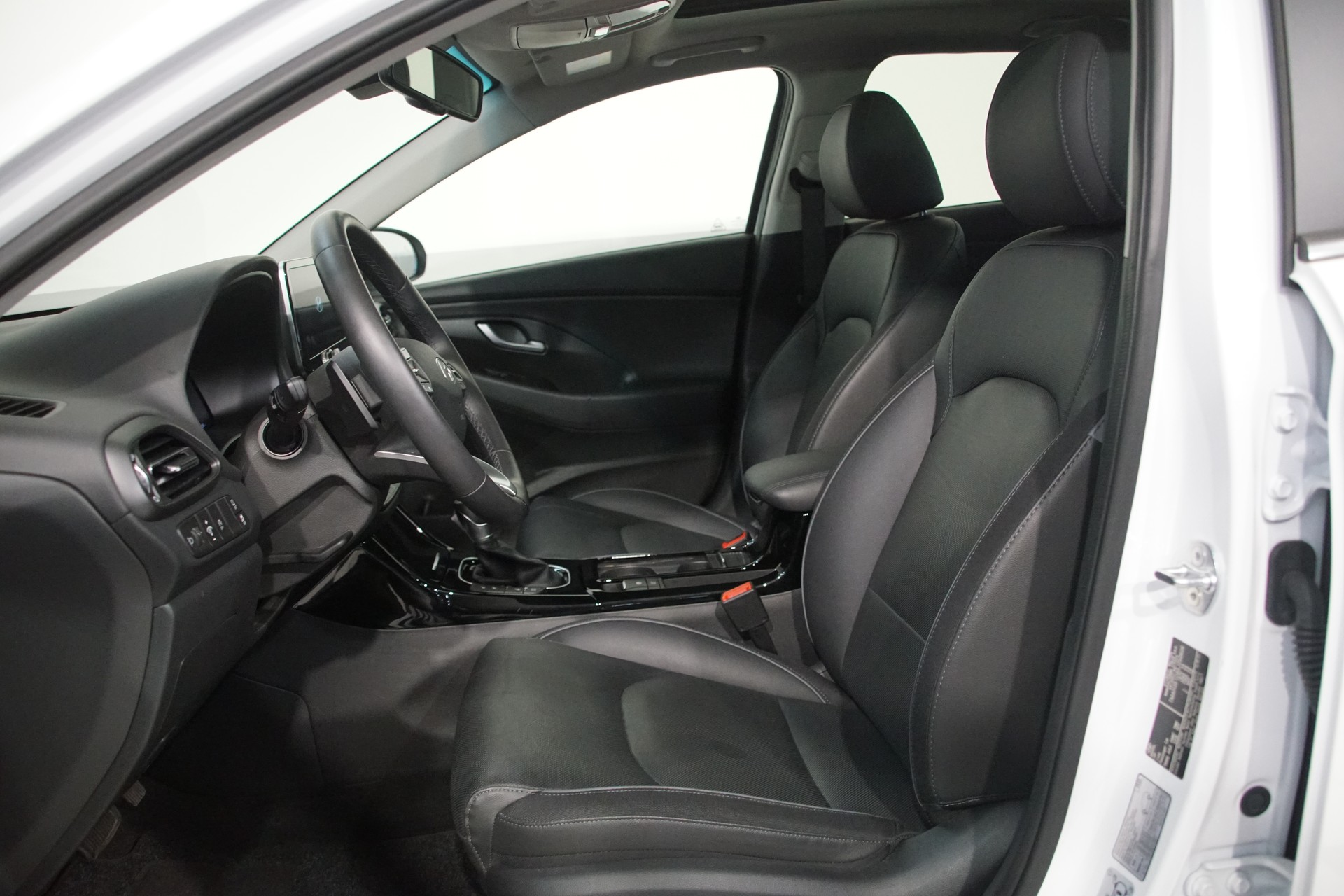 HYUNDAI i30 1.5 T-GDi Vertex 48V MH DCT *swiss*-image-10