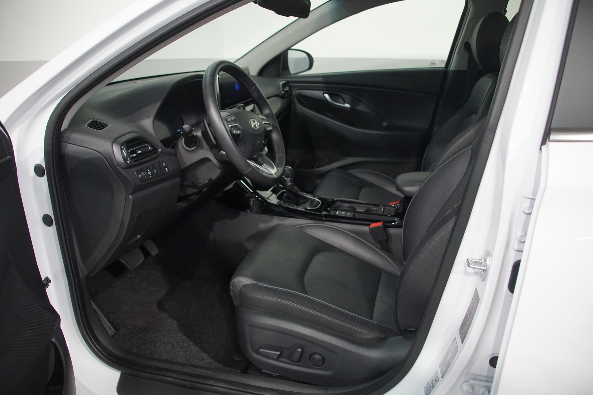 HYUNDAI i30 1.5 T-GDi Vertex 48V MH DCT *swiss*-image-9