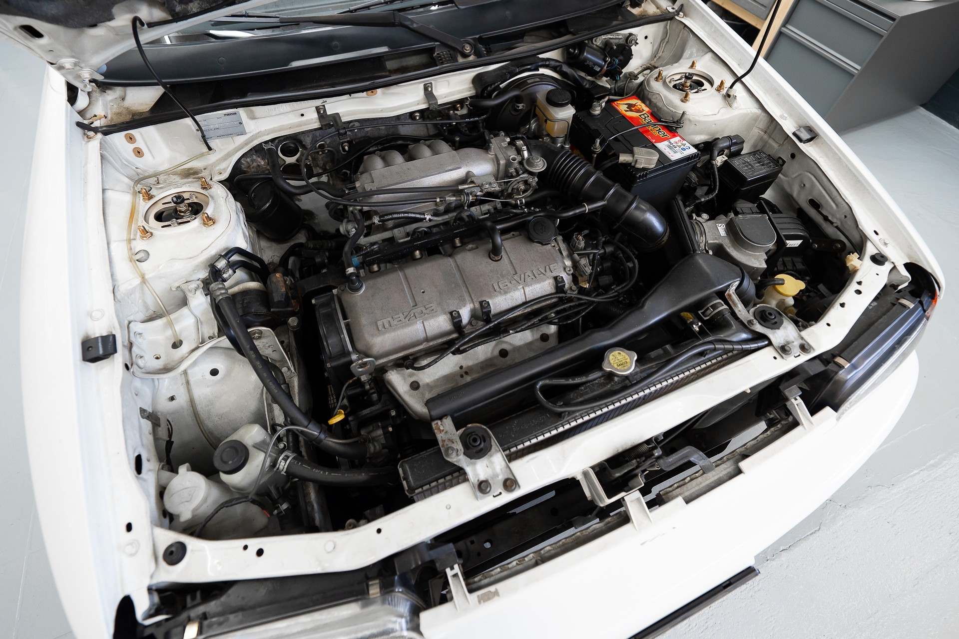 MAZDA 323 1.6i 16V Special A-image-14