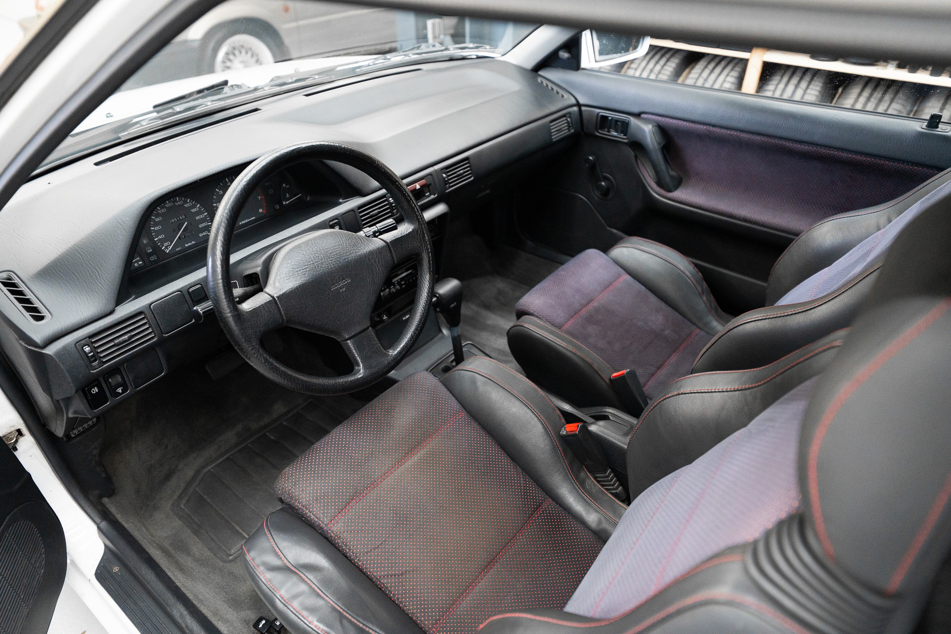 MAZDA 323 1.6i 16V Special A-image-10
