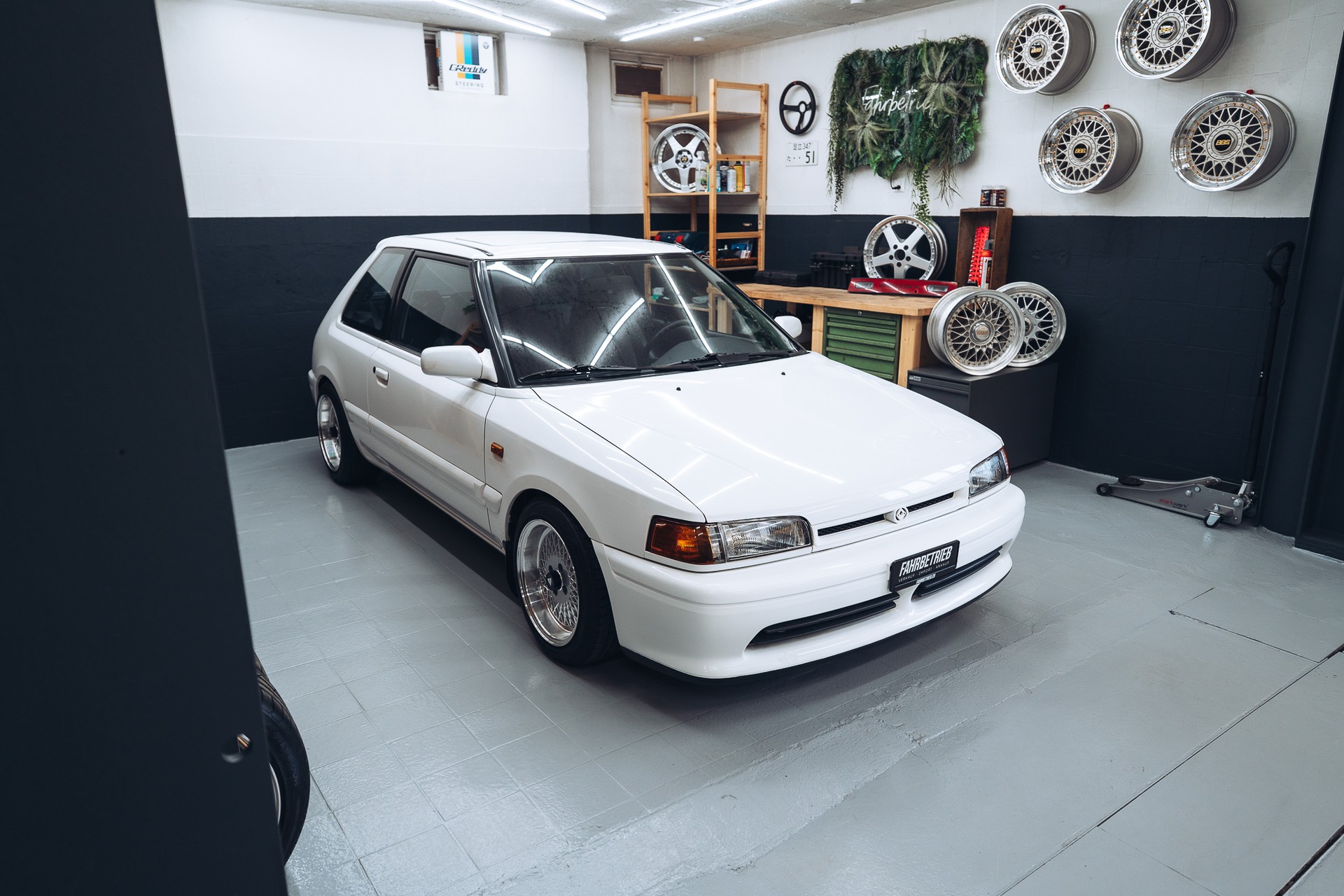 MAZDA 323 1.6i 16V Special A-image-5