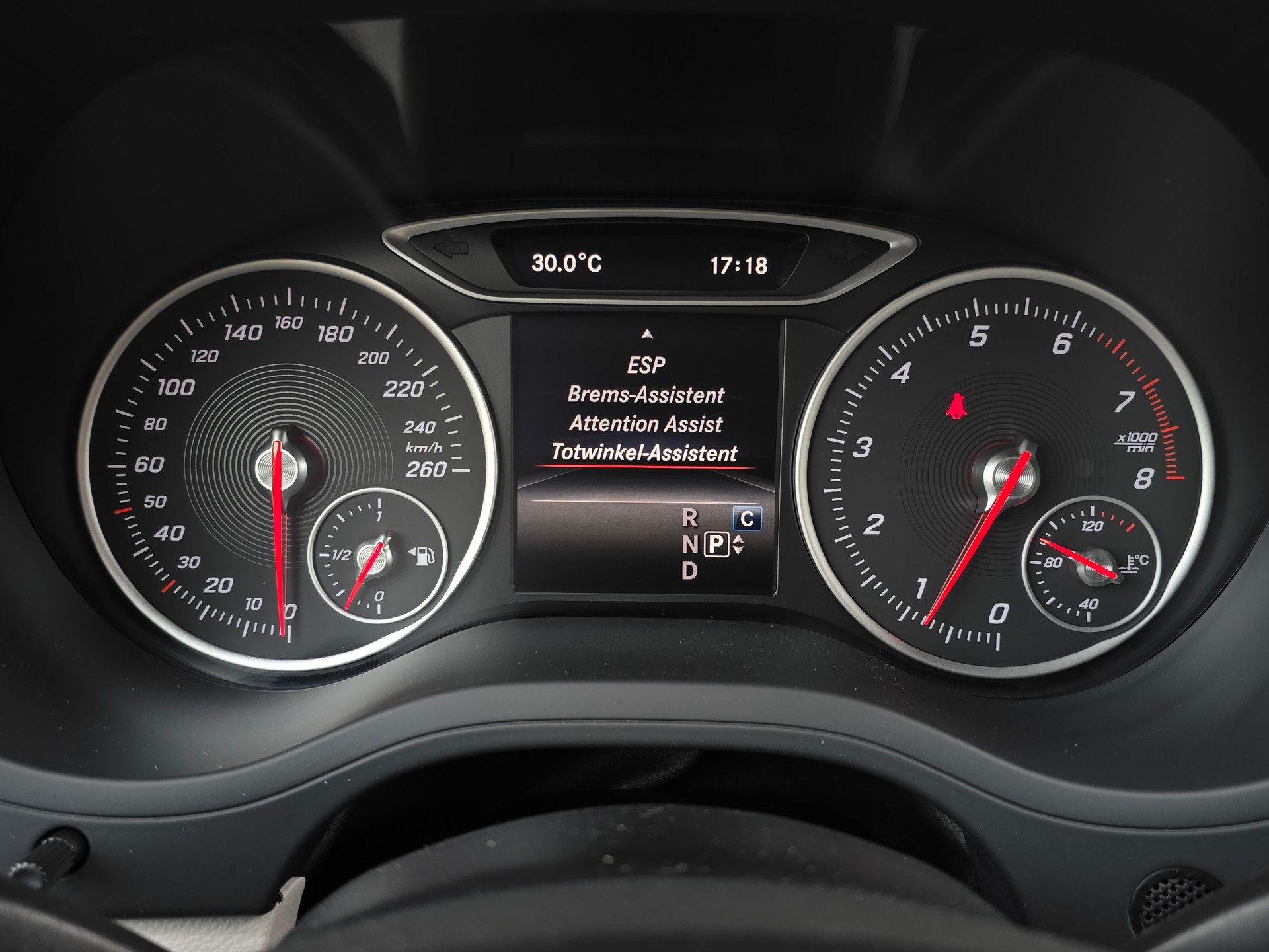 MERCEDES-BENZ B 180 Urban 7G-DCT-image-17