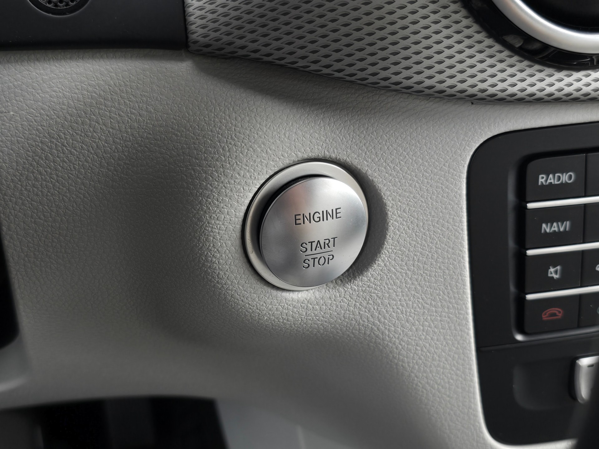 MERCEDES-BENZ B 180 Urban 7G-DCT-image-24