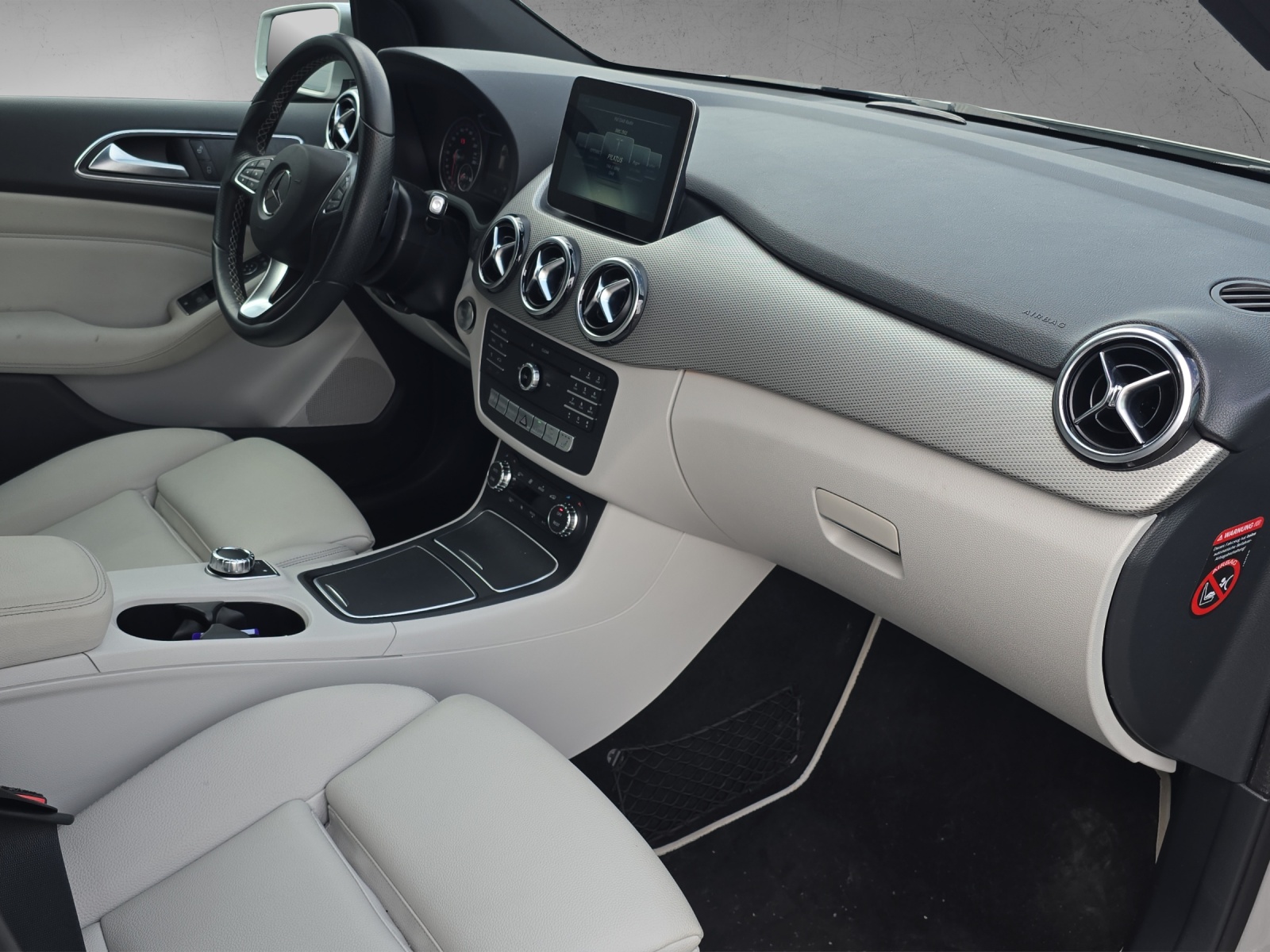 MERCEDES-BENZ B 180 Urban 7G-DCT-image-1