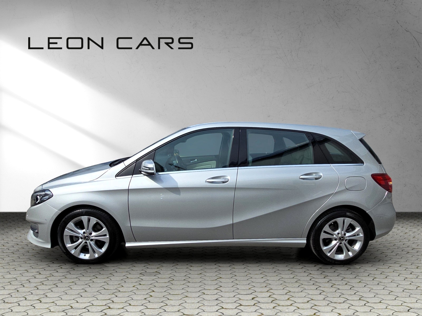 MERCEDES-BENZ B 180 Urban 7G-DCT-image-6