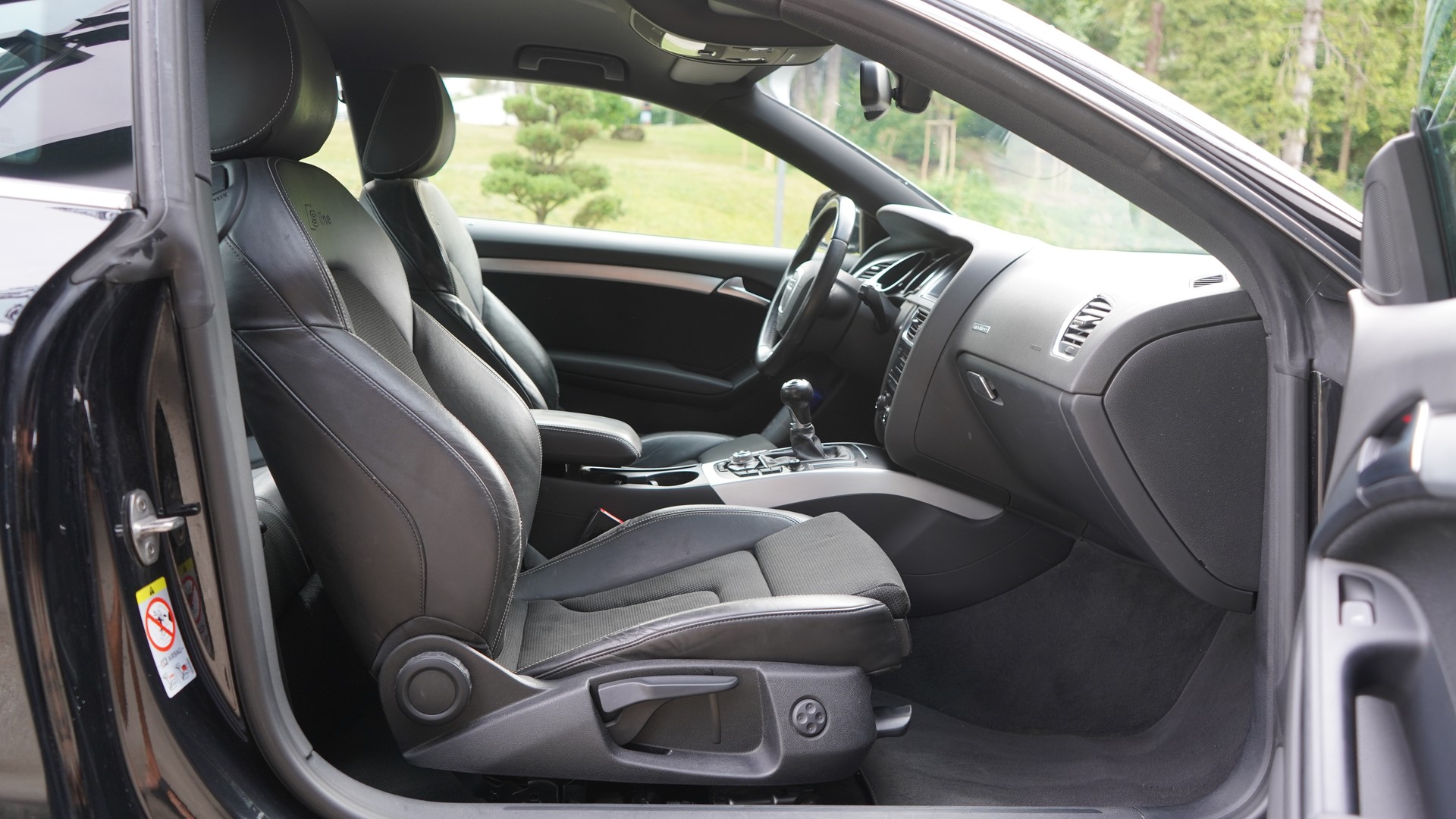 AUDI A5 Coupé 2.0 TFSI quattro S-tronic-image-11