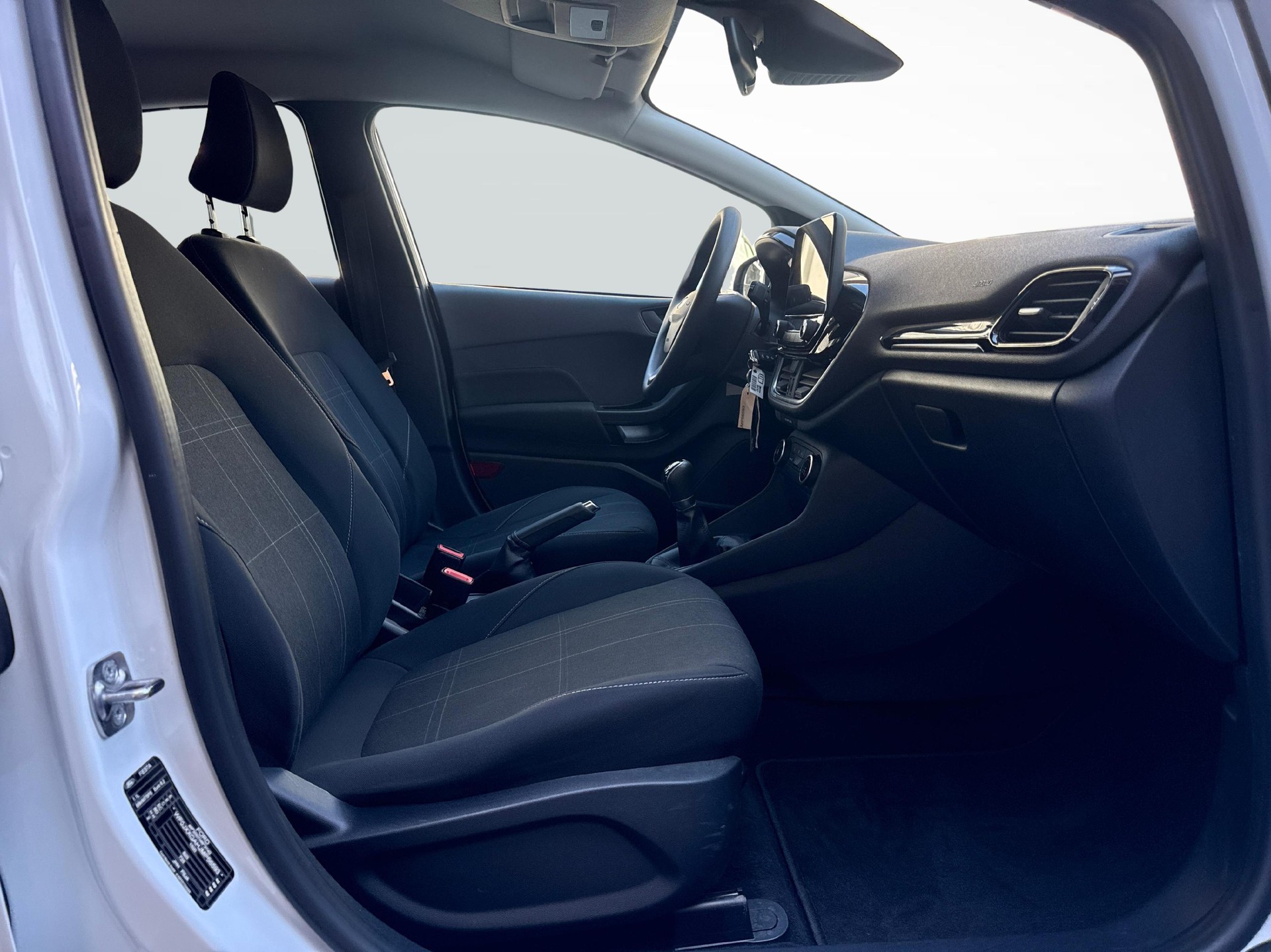 FORD Fiesta 1.1 Cool & Connect - Pneumatici invernali inclusi-image-9