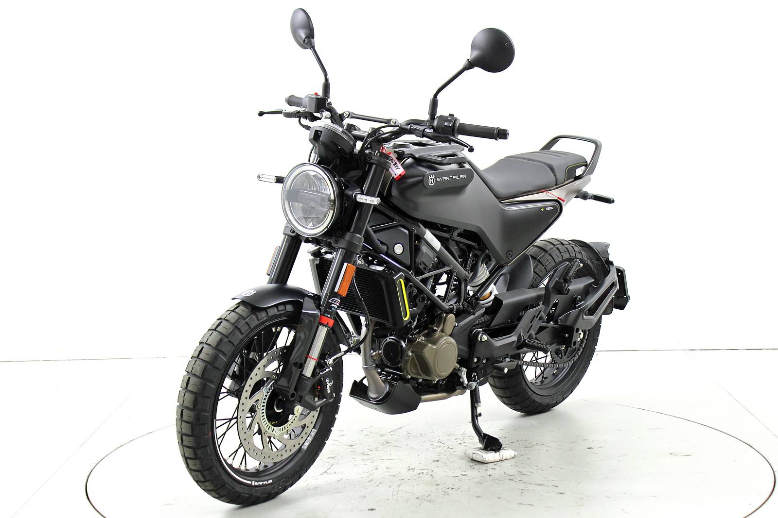 HUSQVARNA Svartpilen 125-showroom-element-2
