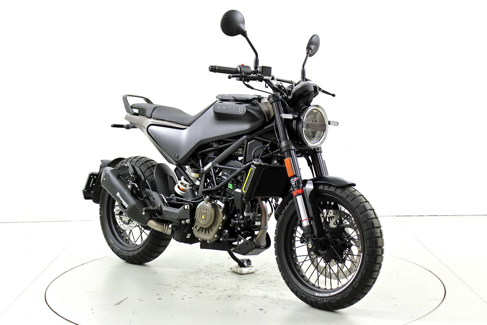 HUSQVARNA Svartpilen 125-showroom-element-1