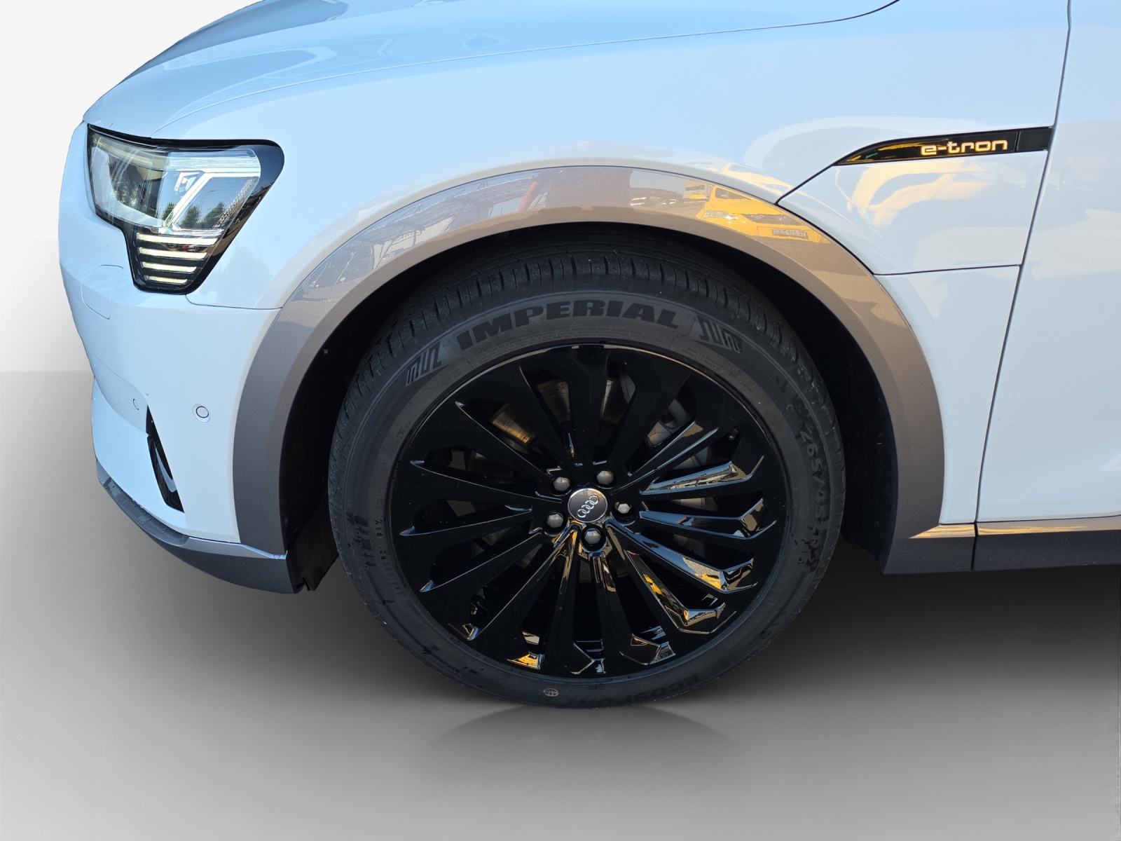 AUDI e-tron 55 Advanced quattro-image-15