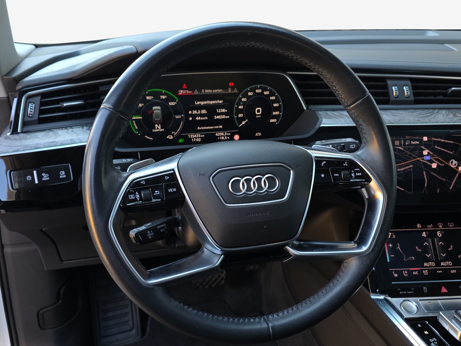 AUDI e-tron 55 Advanced quattro-image-10