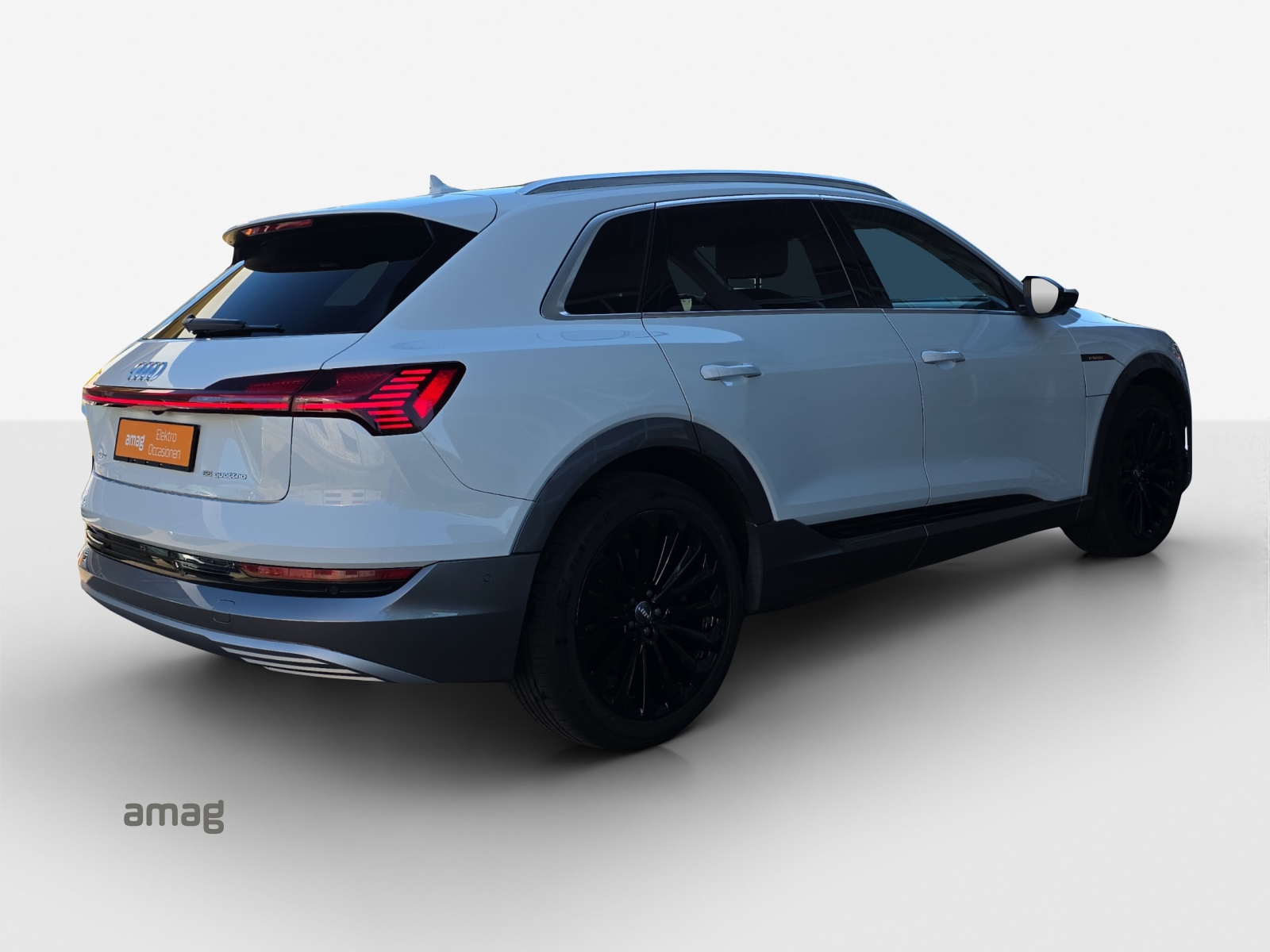 AUDI e-tron 55 Advanced quattro-image-4