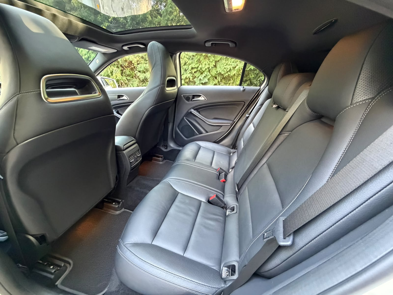 MERCEDES-BENZ A 250 AMG Line 4Matic 7G-DCT-image-13