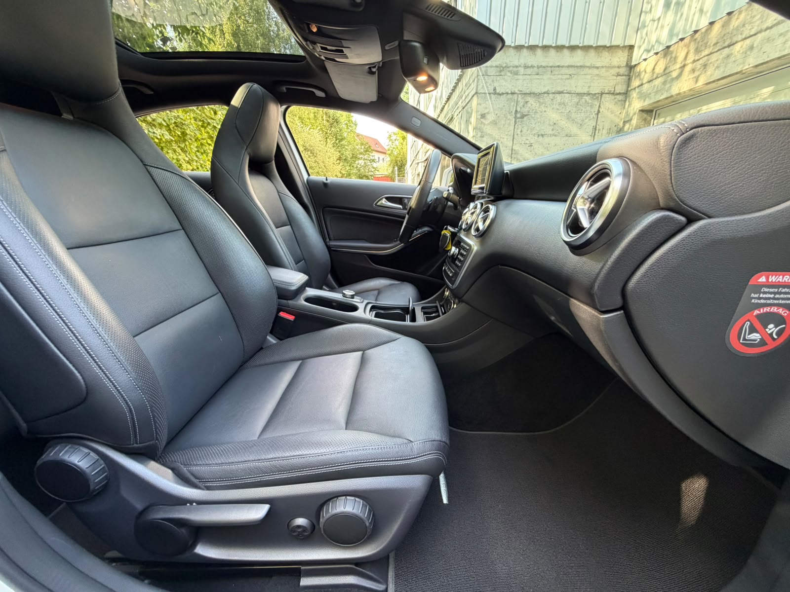 MERCEDES-BENZ A 250 AMG Line 4Matic 7G-DCT-image-16