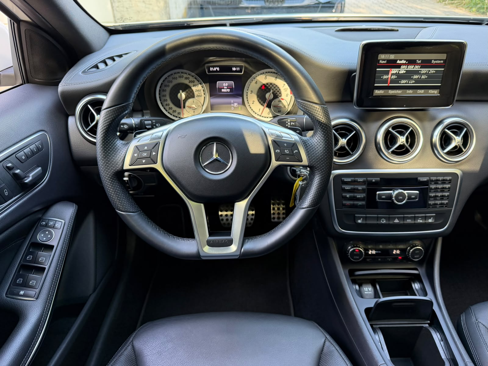 MERCEDES-BENZ A 250 AMG Line 4Matic 7G-DCT-image-20
