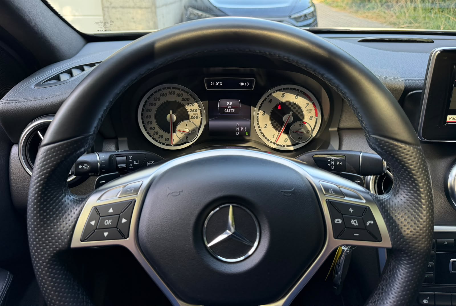 MERCEDES-BENZ A 250 AMG Line 4Matic 7G-DCT-image-24