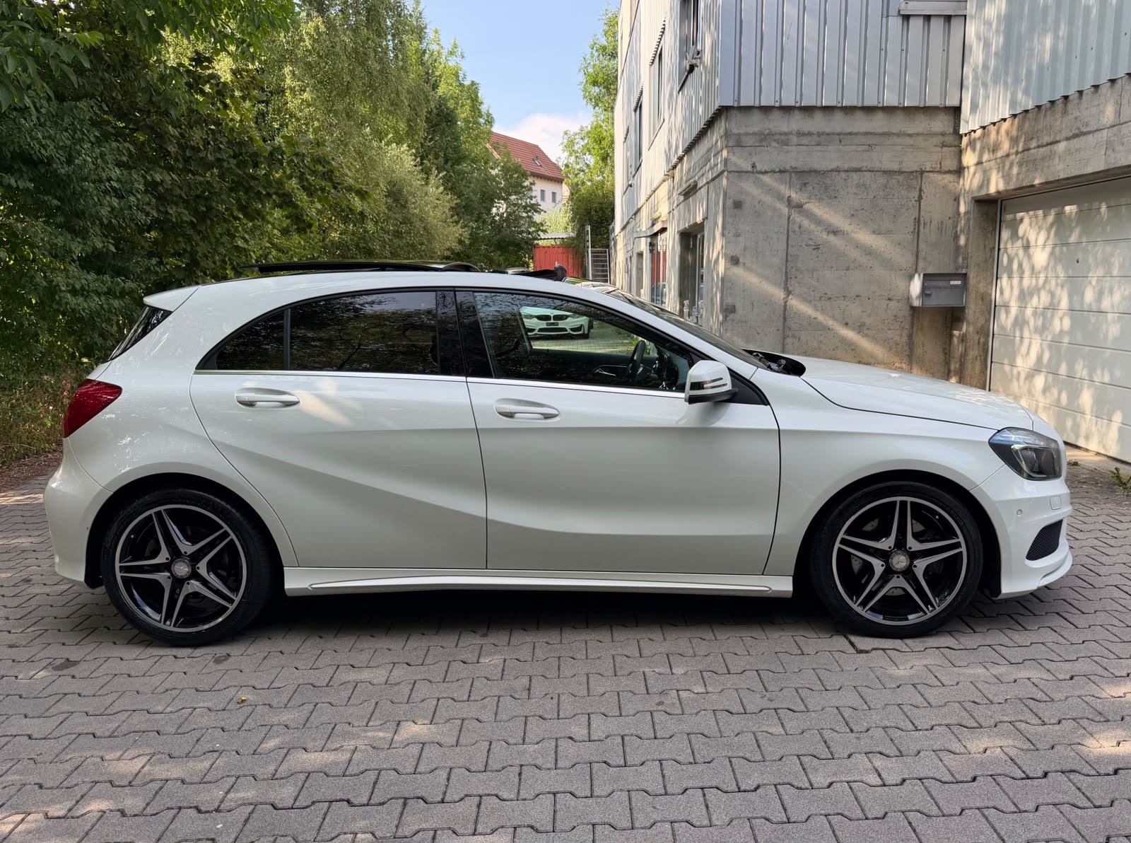 MERCEDES-BENZ A 250 AMG Line 4Matic 7G-DCT-image-5