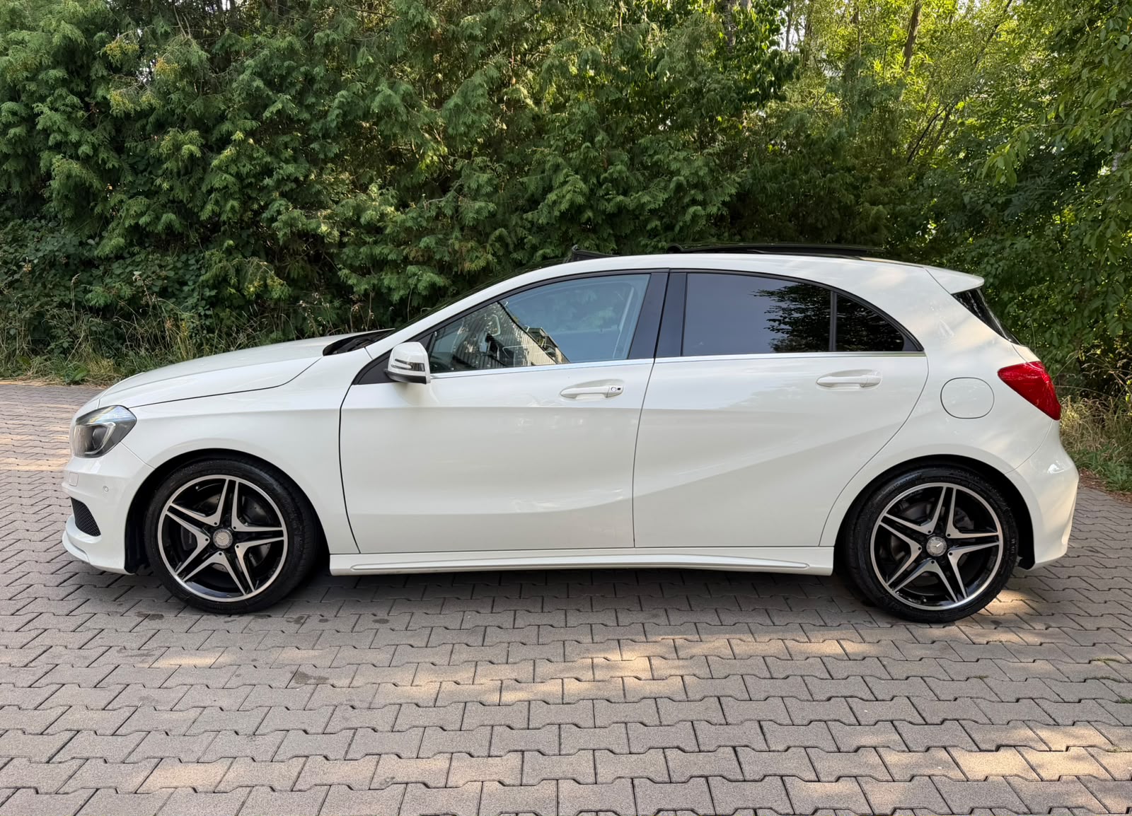 MERCEDES-BENZ A 250 AMG Line 4Matic 7G-DCT-image-1