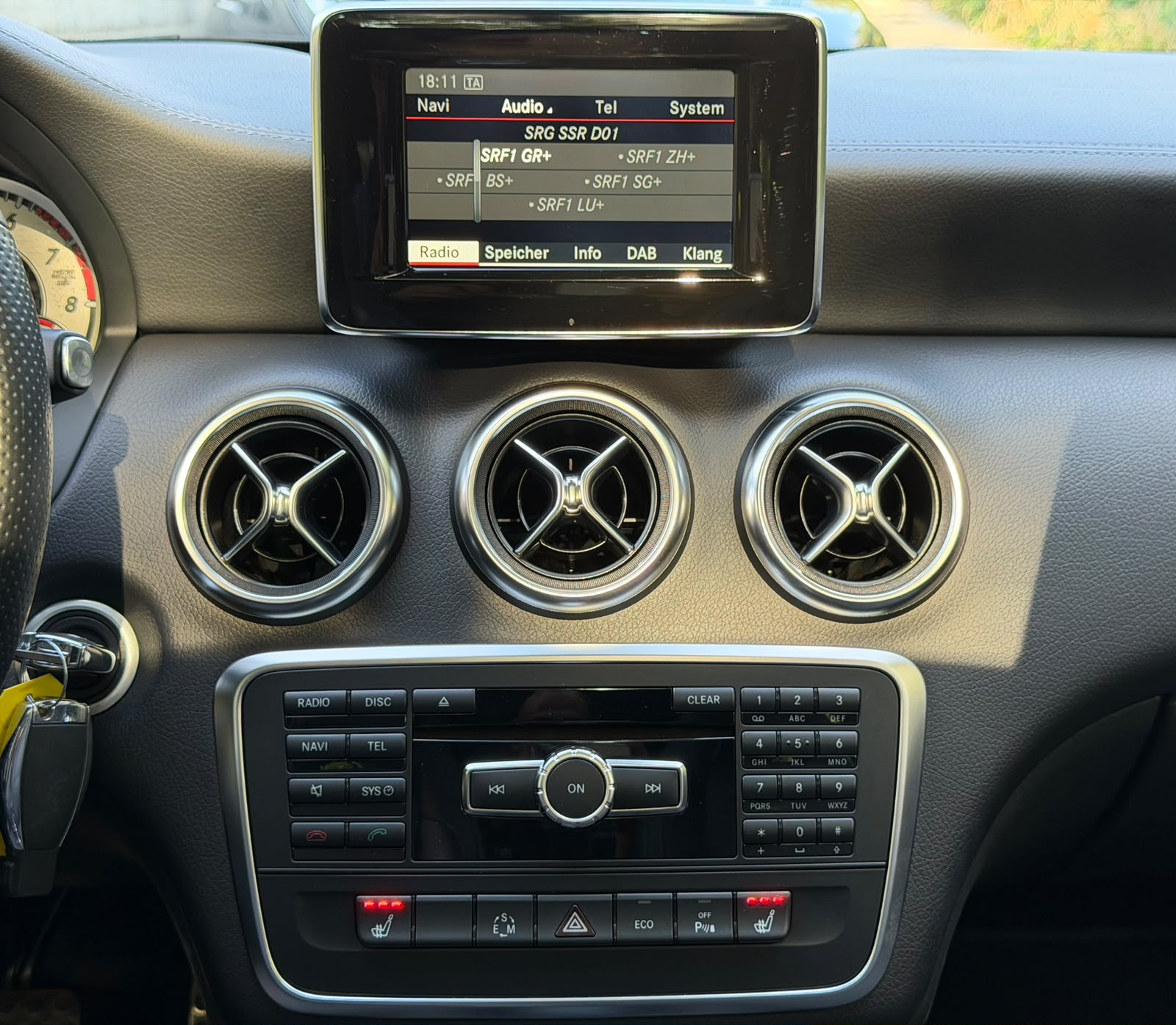 MERCEDES-BENZ A 250 AMG Line 4Matic 7G-DCT-image-22