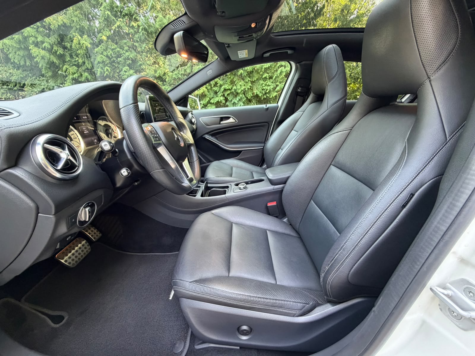 MERCEDES-BENZ A 250 AMG Line 4Matic 7G-DCT-image-9