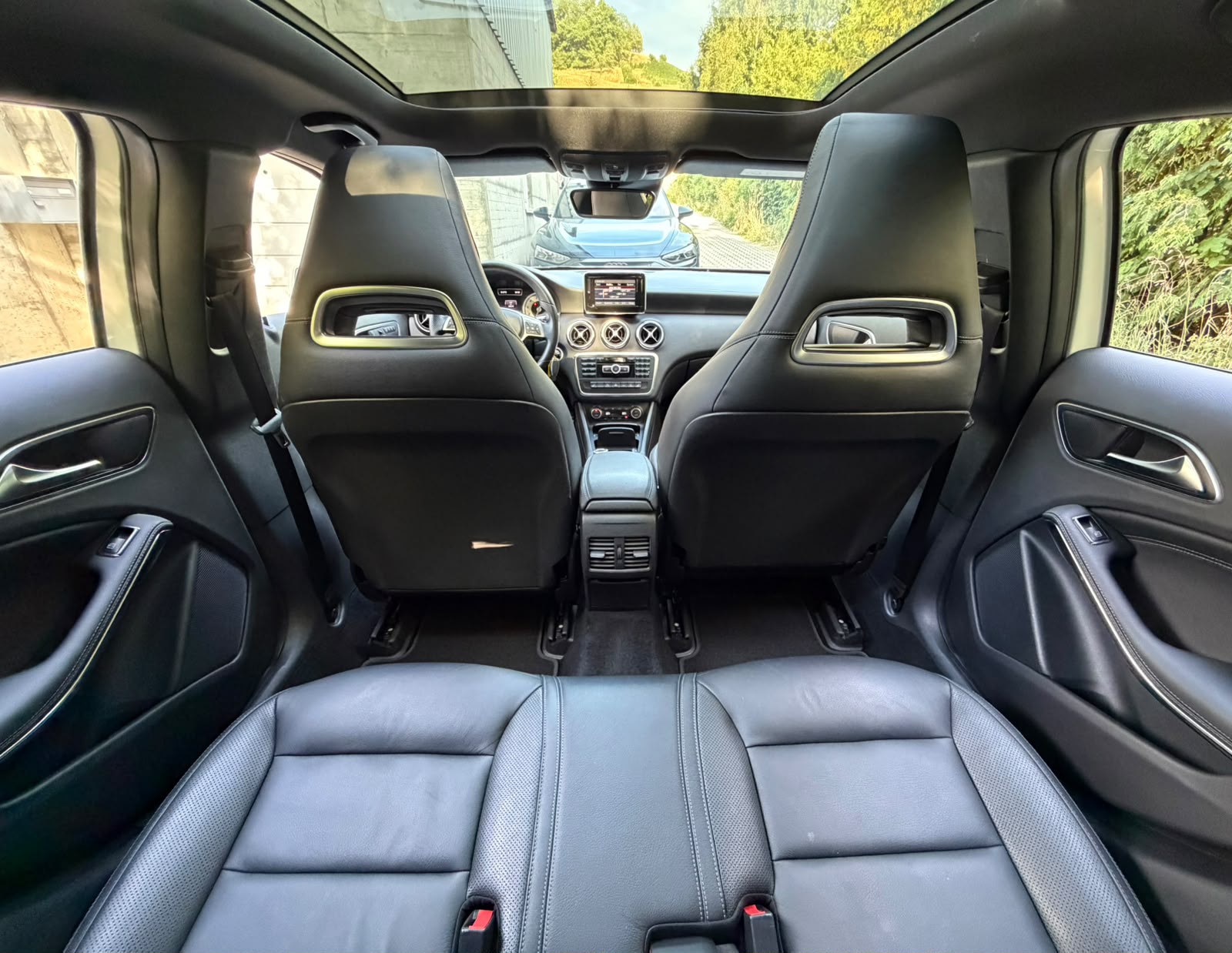 MERCEDES-BENZ A 250 AMG Line 4Matic 7G-DCT-image-18