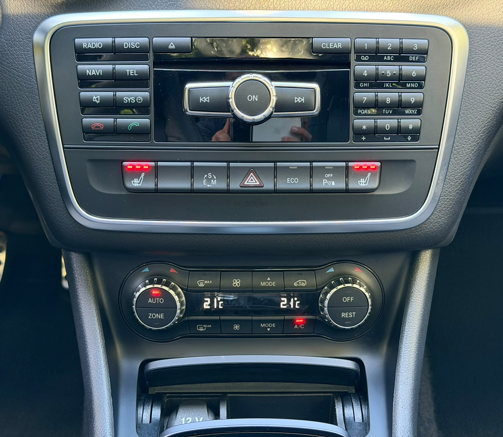 MERCEDES-BENZ A 250 AMG Line 4Matic 7G-DCT-image-23