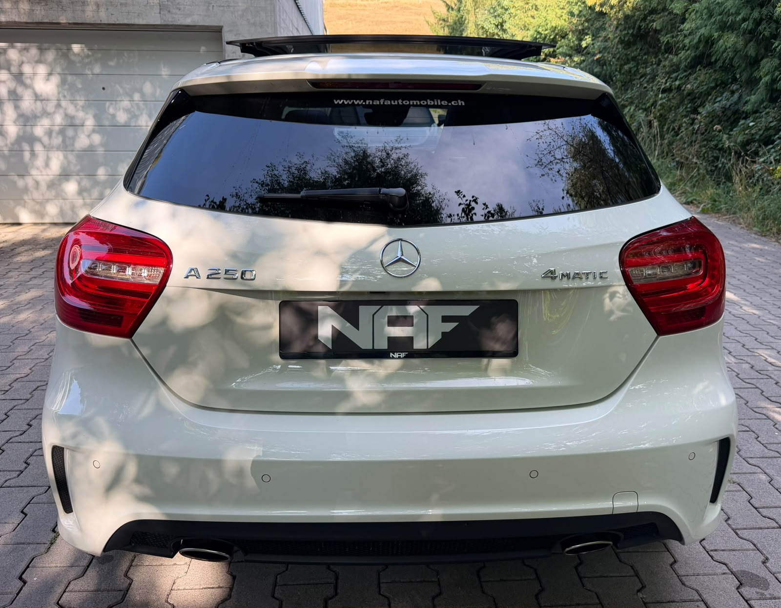 MERCEDES-BENZ A 250 AMG Line 4Matic 7G-DCT-image-3