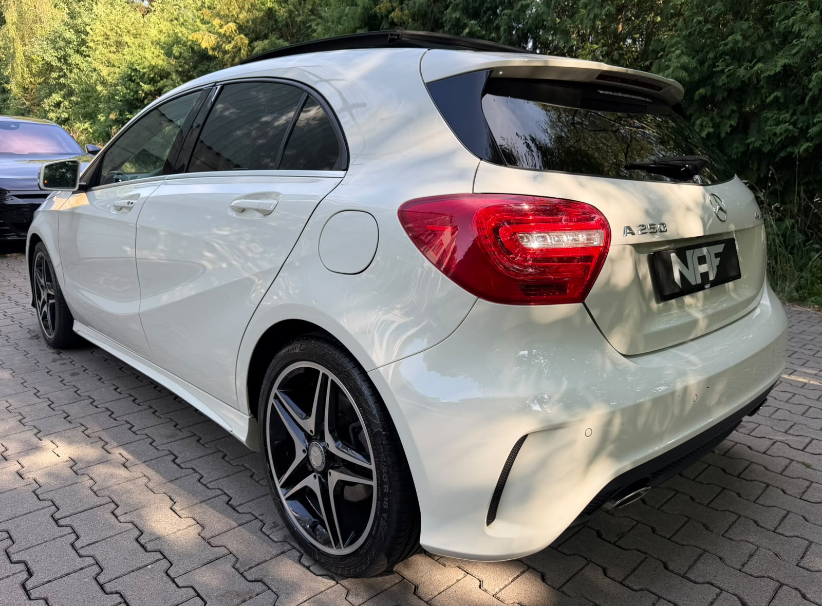 MERCEDES-BENZ A 250 AMG Line 4Matic 7G-DCT-image-2