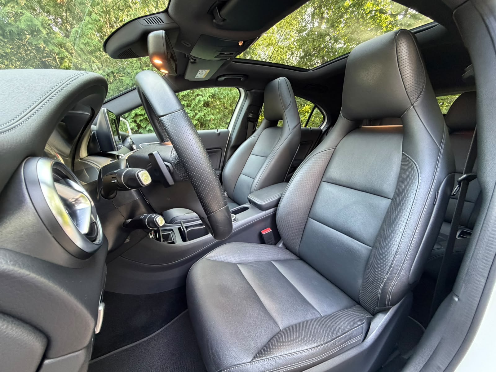 MERCEDES-BENZ A 250 AMG Line 4Matic 7G-DCT-image-12