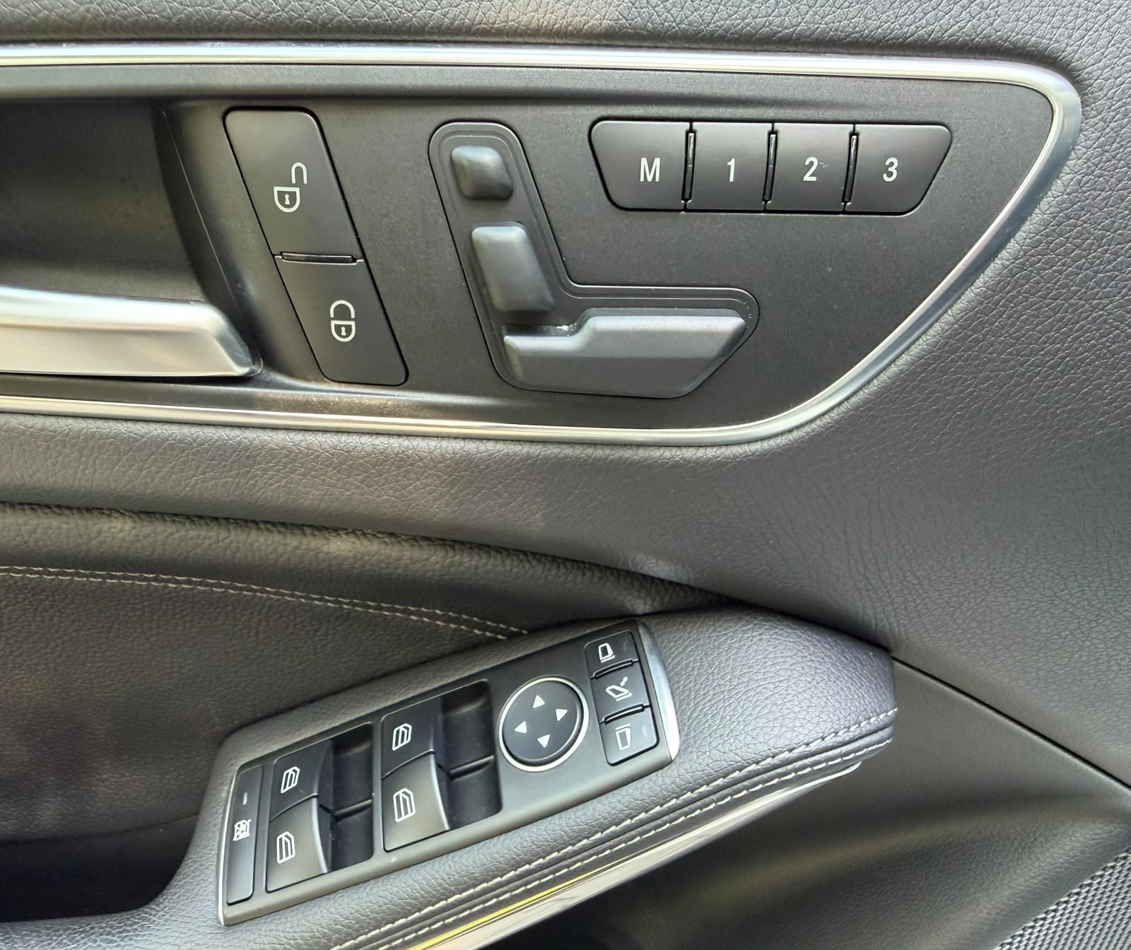 MERCEDES-BENZ A 250 AMG Line 4Matic 7G-DCT-image-10