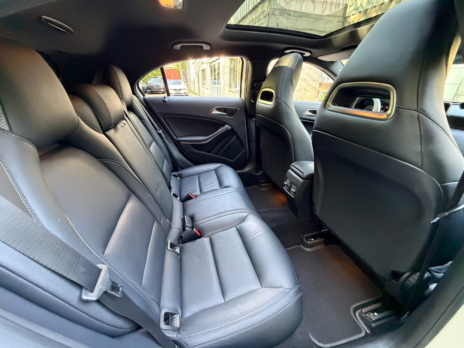 MERCEDES-BENZ A 250 AMG Line 4Matic 7G-DCT-image-15