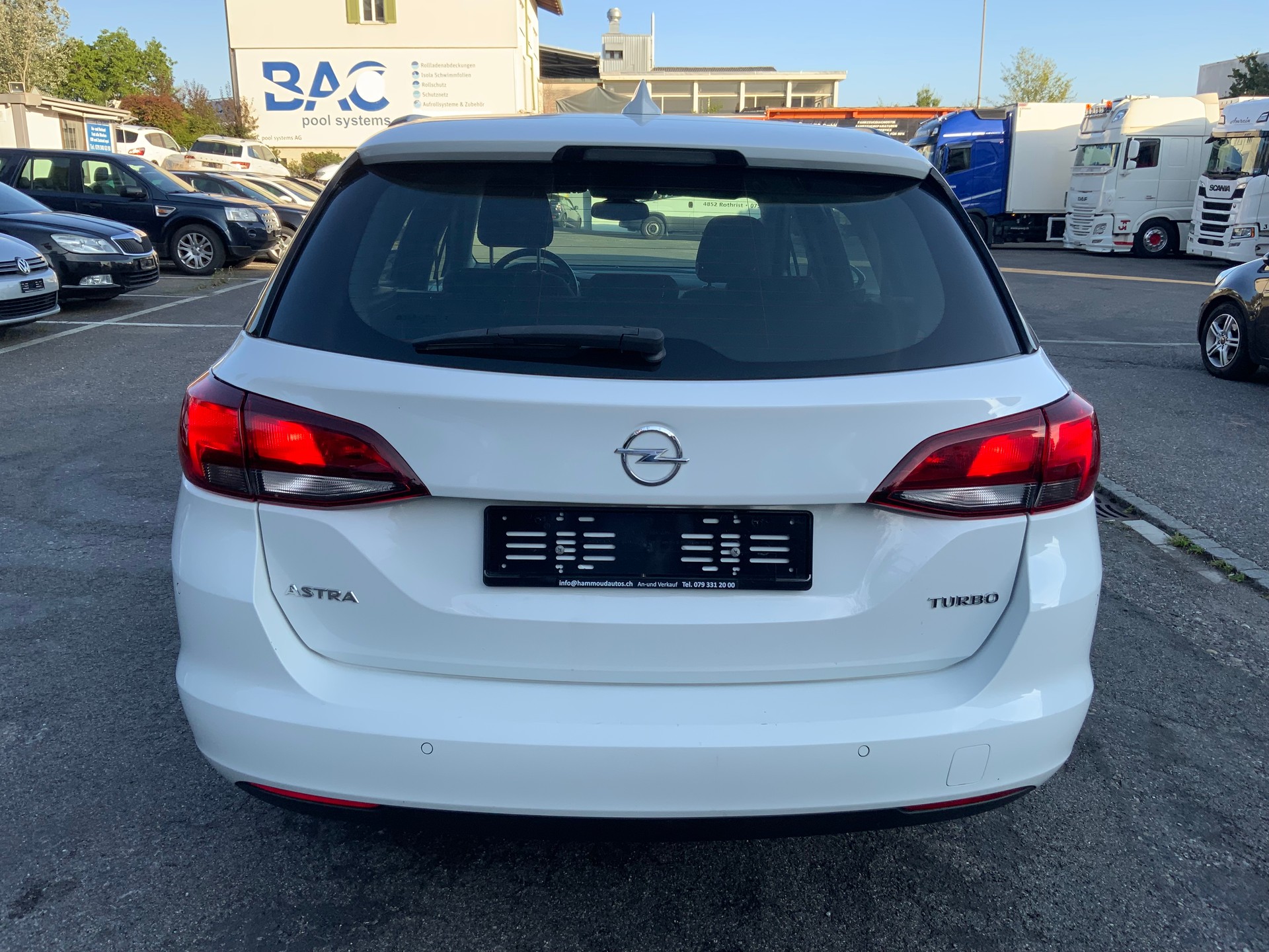 OPEL Astra Sports Tourer 1.4i Turbo Dynamic Automatic-image-4